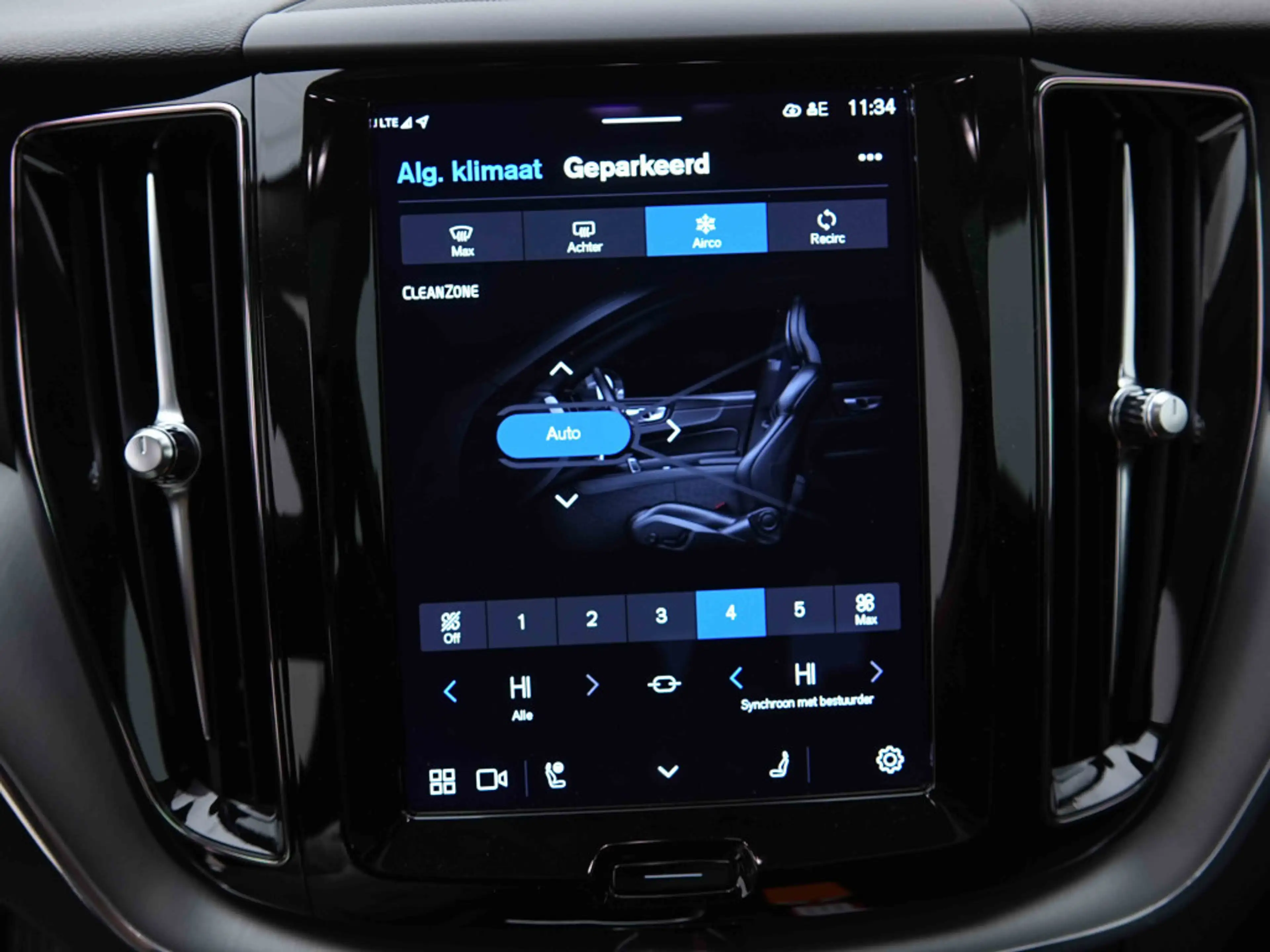 Volvo XC60 PHEV 349 AUT T6 AWD Core Bright | PANO | GPS | CAM | Heated Seats — photo 12