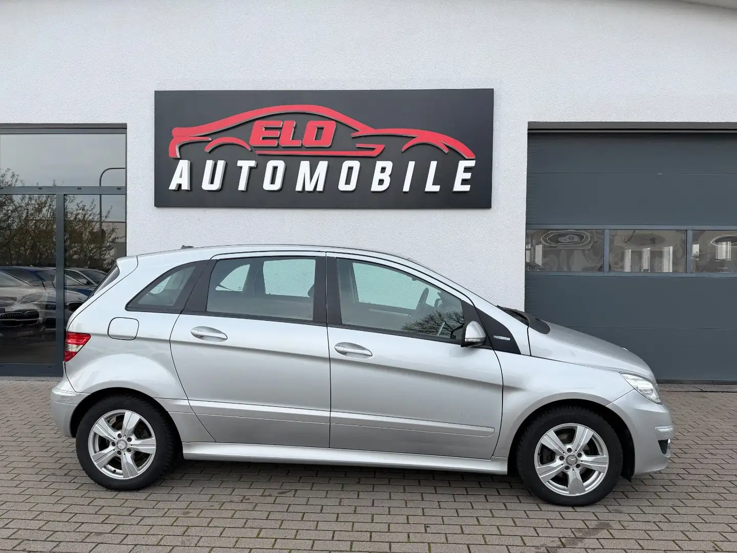 Mercedes-Benz B 180 *BlueEfficiency*Navi*Klimaanlage* Silber - 2