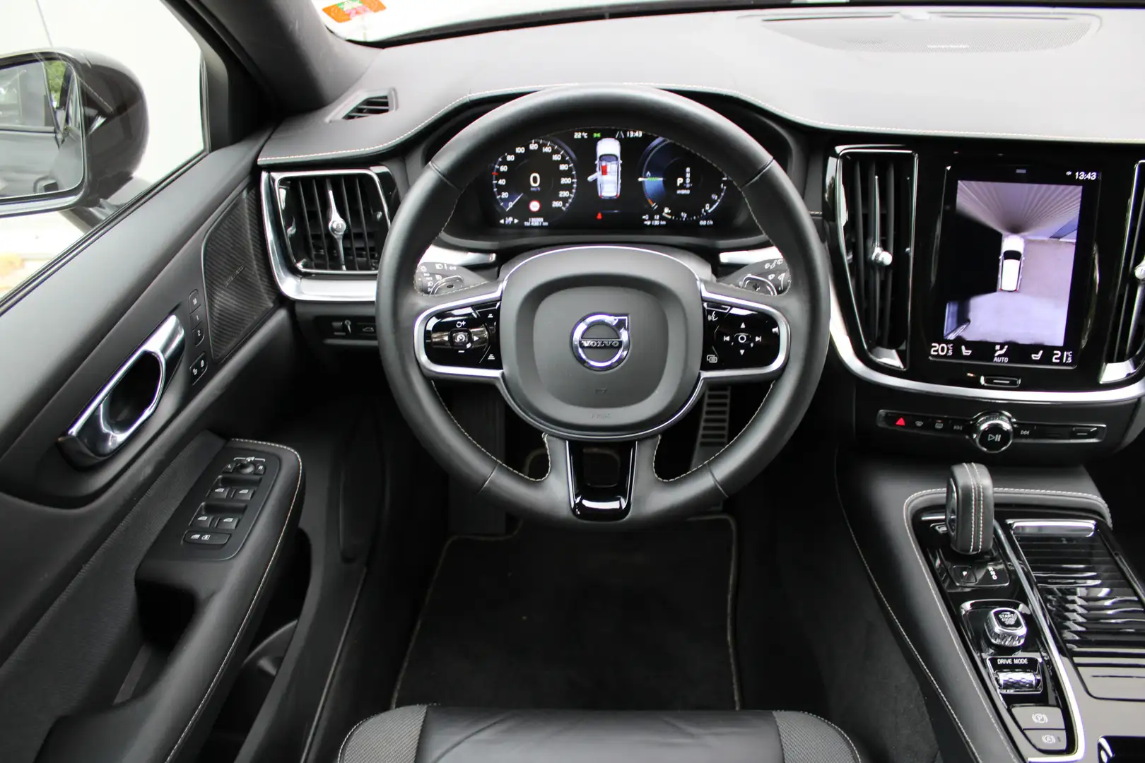 Volvo V60 T8 Twin Engine AWD Polestar Engineered | Dealer on Zwart - 2
