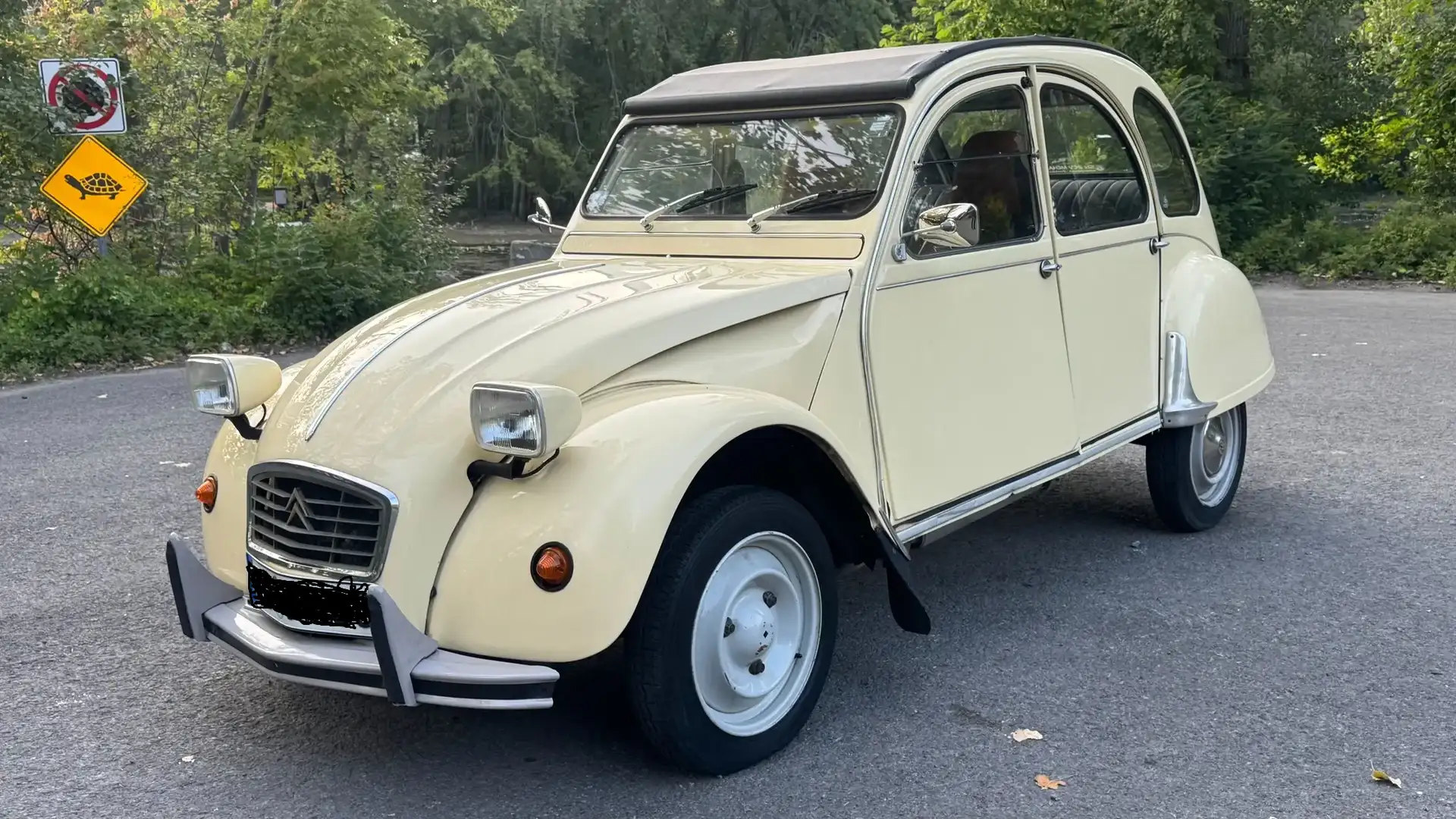 Citroen 2CV 6 Club Beige - 2