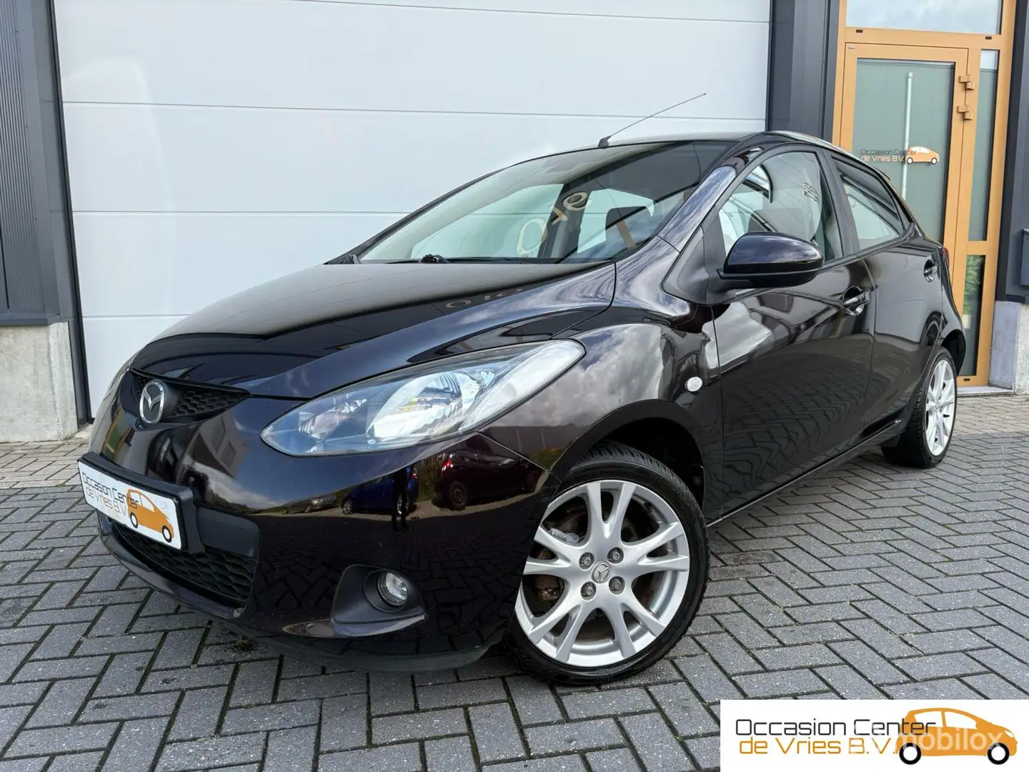 Mazda 2 1.5 GT-L 104pk 5-deurs Full Options Nieuwe APK Bruin - 1