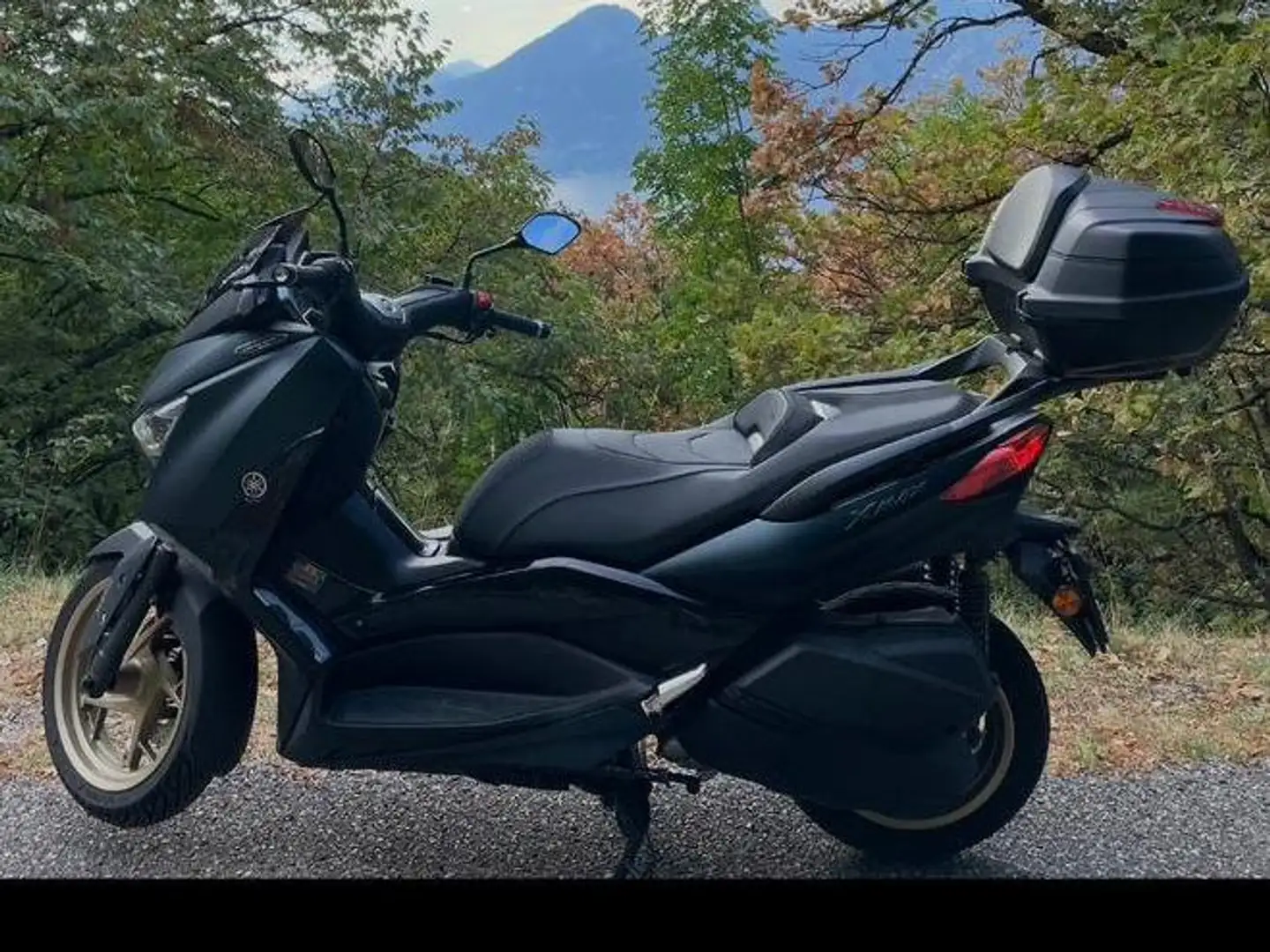 Yamaha X-Max 300 Tech Max color petrolio Verde - 1
