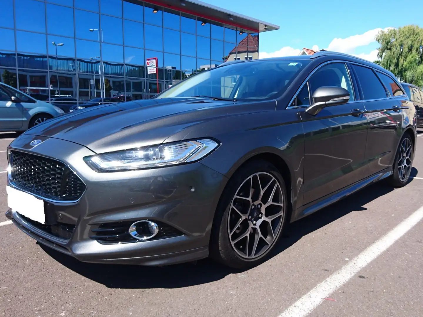 Ford Mondeo ST-Line/Titanium 2,0 TDCi Kombi Grau - 1