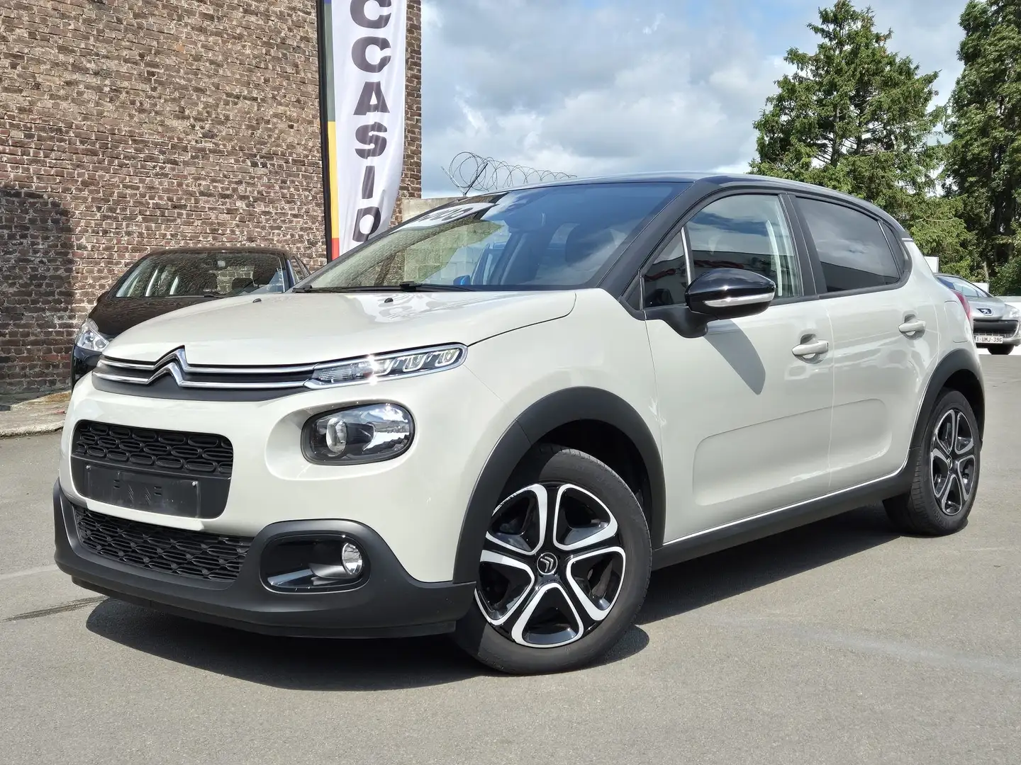 Citroen C3 1.2i Highlight 82 cv 04/18 93 371 kms Beige - 1