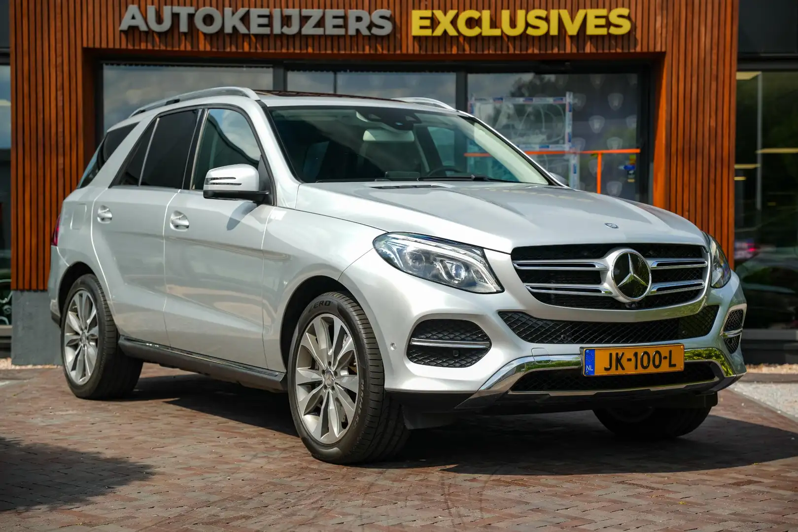 Mercedes-Benz GLE 500 e 4MATIC Panoramadak Adaptive Cruise 360 Camera Na Gri - 1