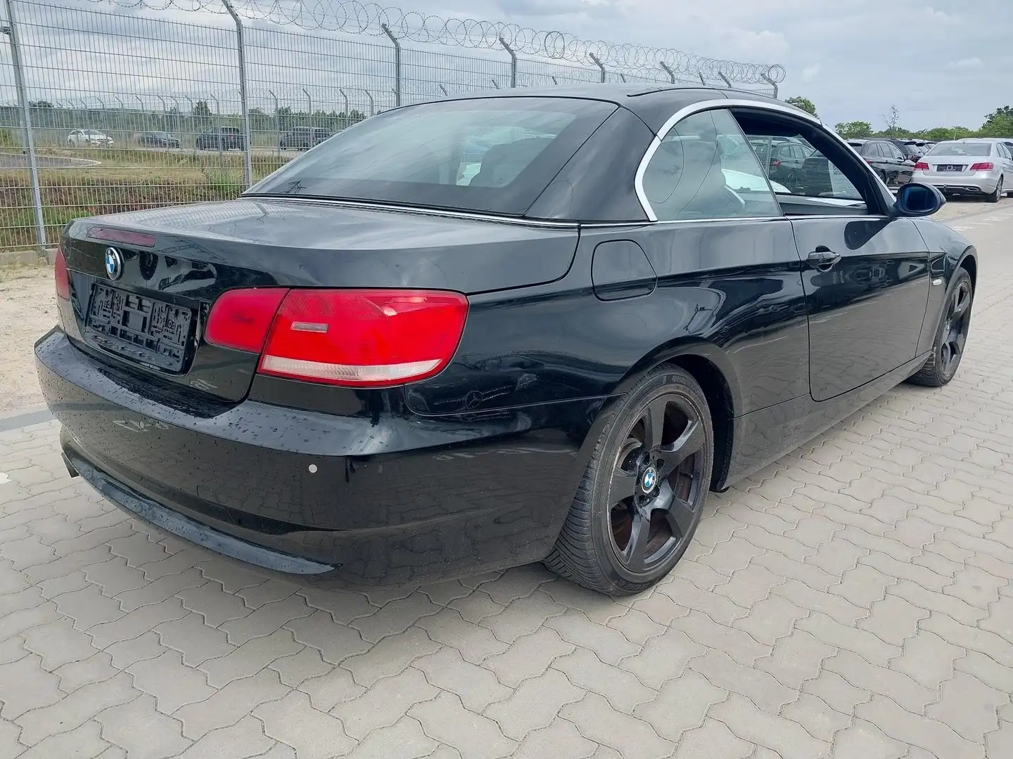 BMW 320 320i Cabrio Steptronic Černá - 2