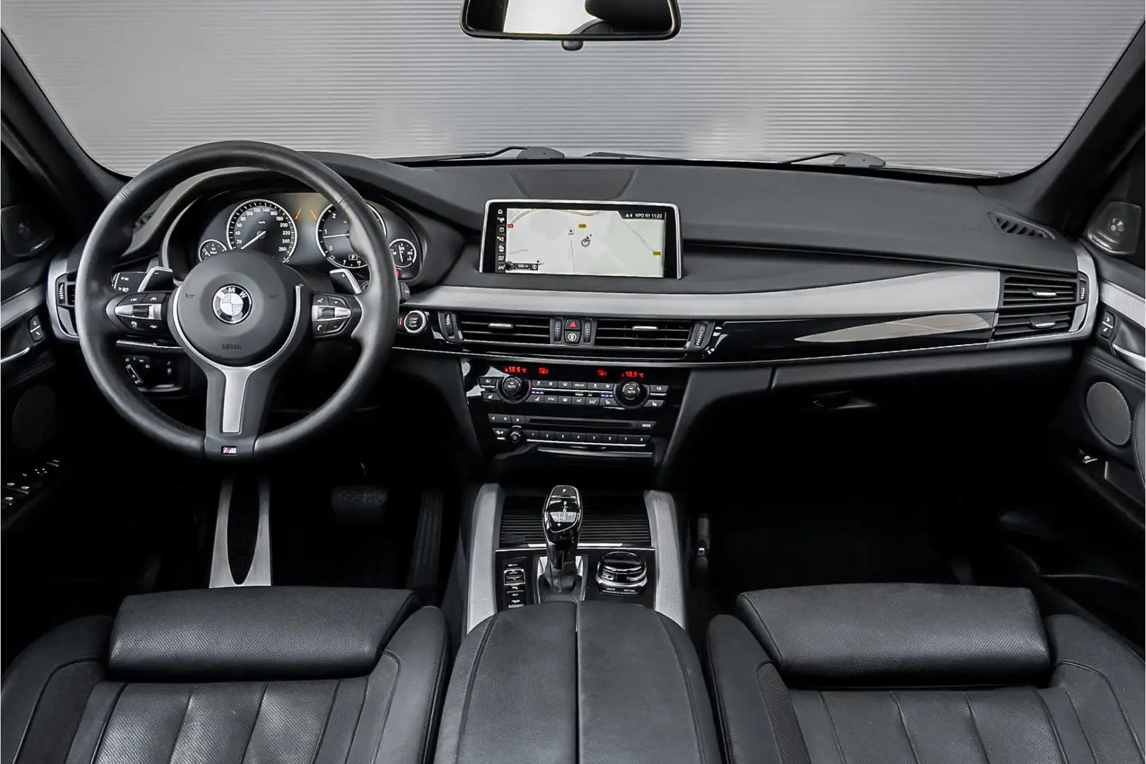 BMW X5 xDrive40d High Ex 7p 313PK Pano H/K CarPlay Trekha Grijs - 2