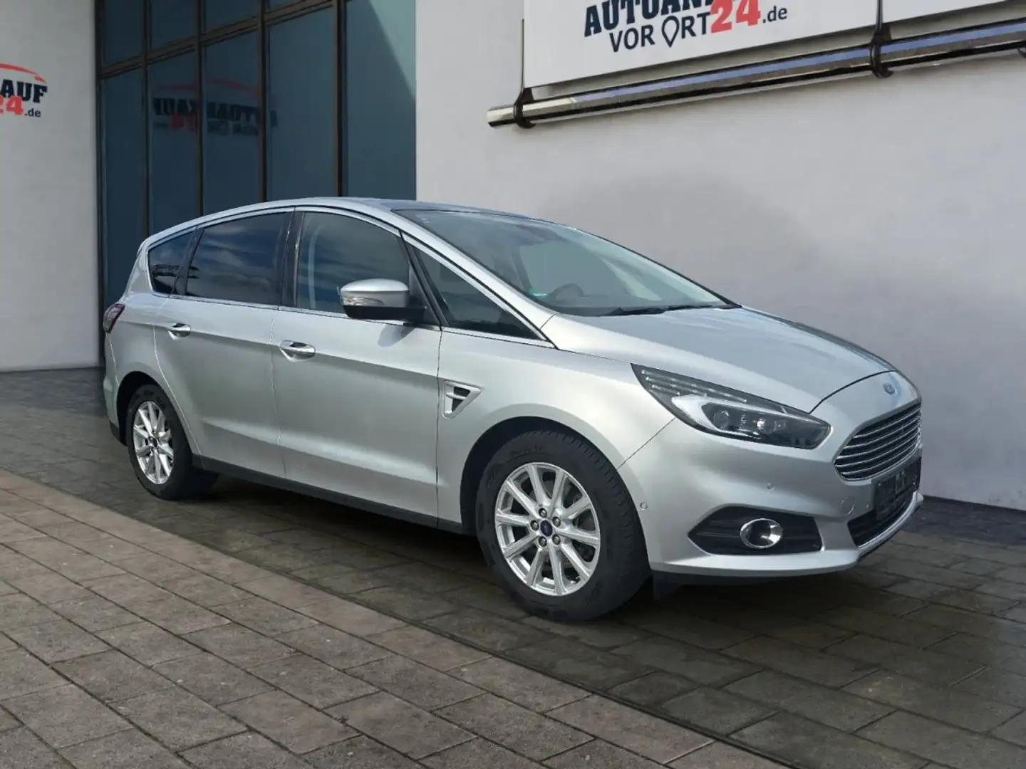 Ford S-Max 2.0 TDCI Titanium AWD*Pano*AHK* Klima Navi Silber - 1