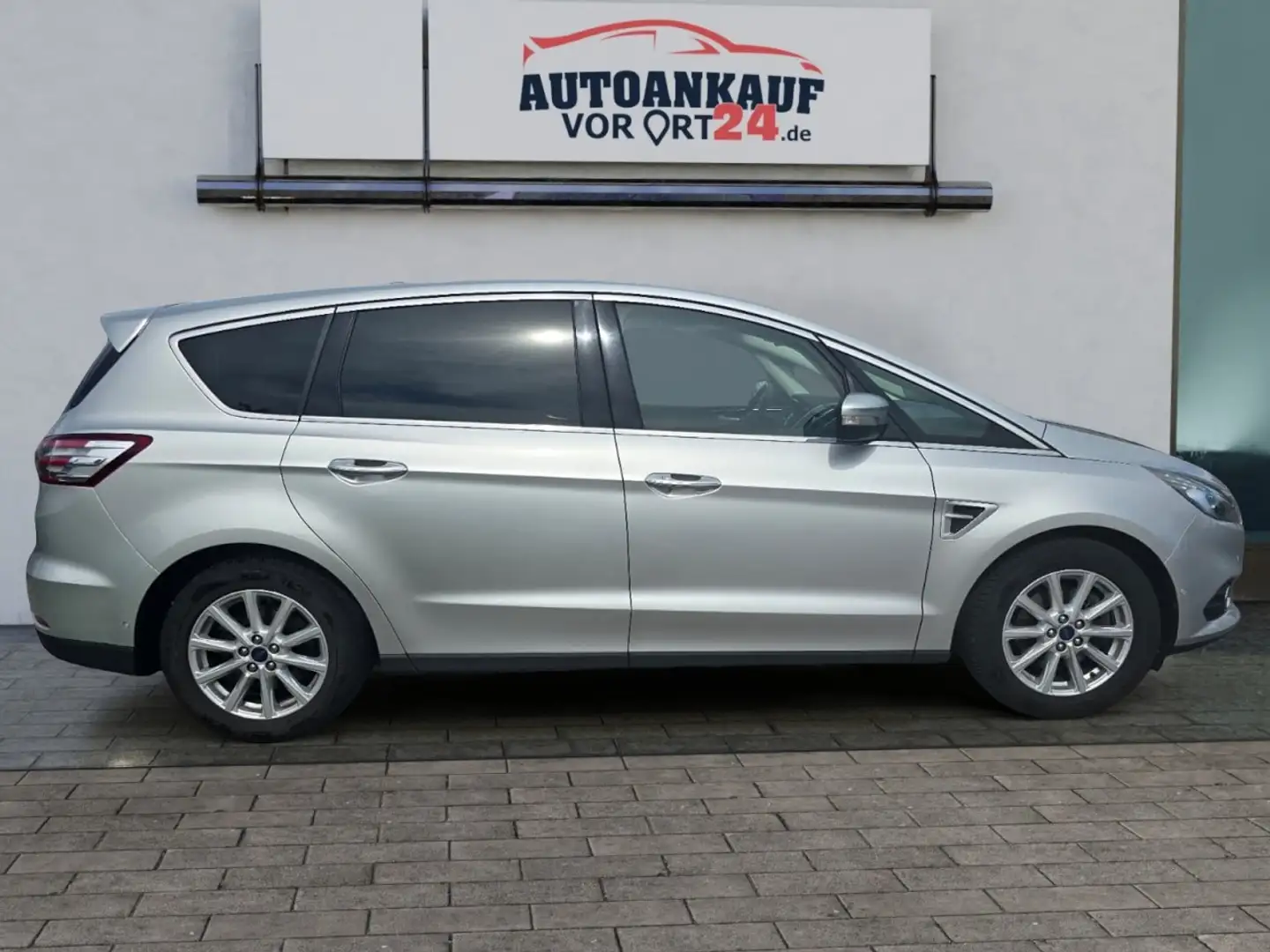 Ford S-Max 2.0 TDCI Titanium AWD*Pano*AHK* Klima Navi Silber - 2