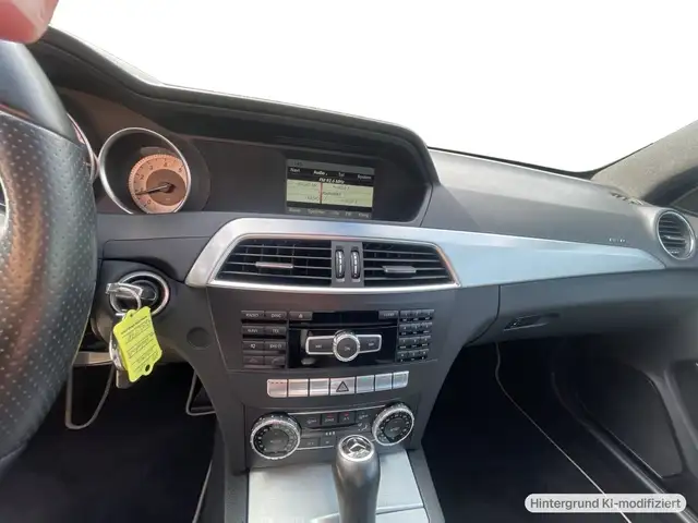 Mercedes-Benz C-Class view 13