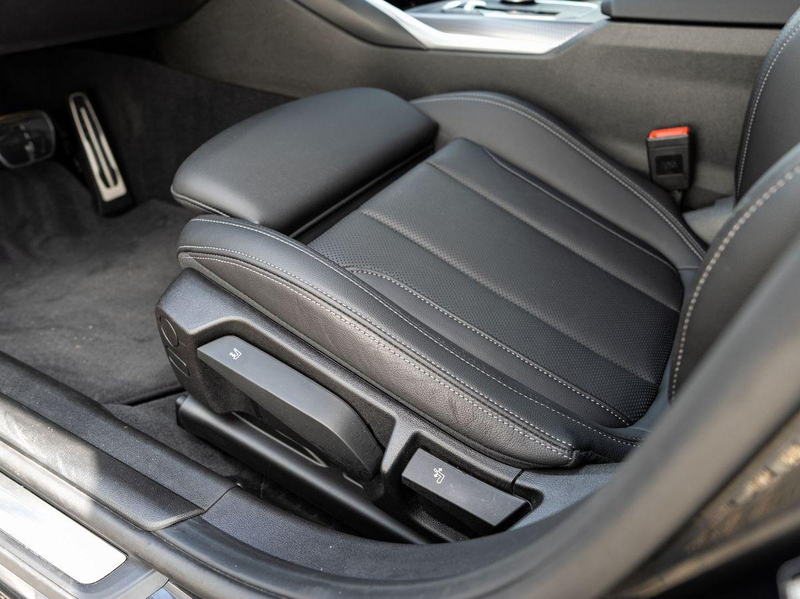BMW 320 i Limousine M-Sport ACC Navi S-Glas ParkAss — photo 10