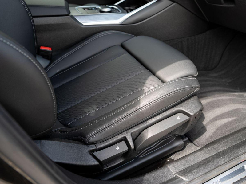 BMW 320 i Limousine M-Sport ACC Navi S-Glas ParkAss — photo 13