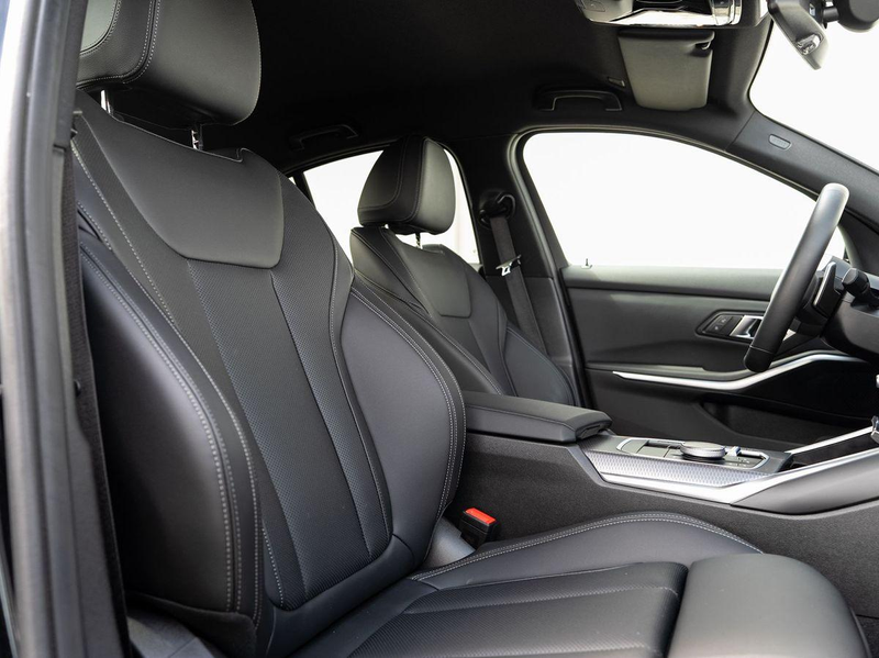 BMW 320 i Limousine M-Sport ACC Navi S-Glas ParkAss — photo 14
