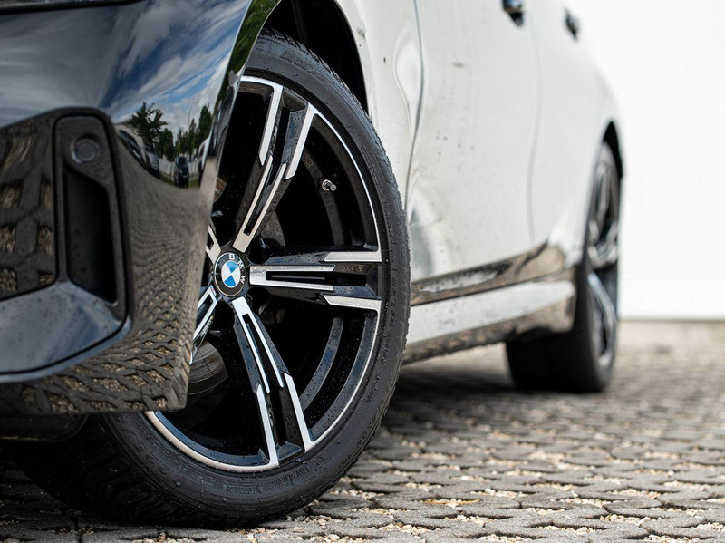 BMW 320 i Limousine M-Sport ACC Navi S-Glas ParkAss — photo 5