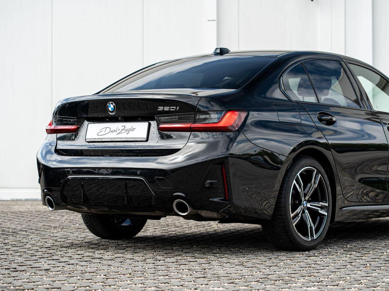 BMW 320 i Limousine M-Sport ACC Navi S-Glas ParkAss — photo 8