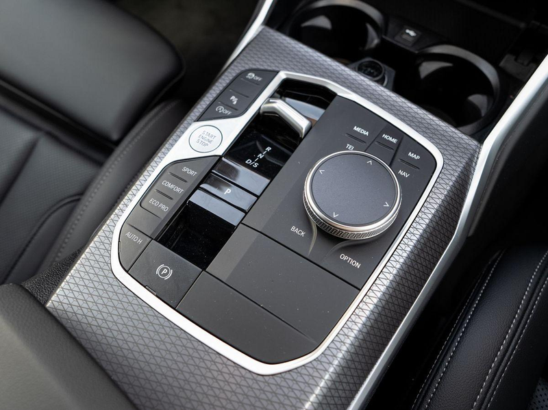 BMW 320 i Limousine M-Sport ACC Navi S-Glas ParkAss — photo 15