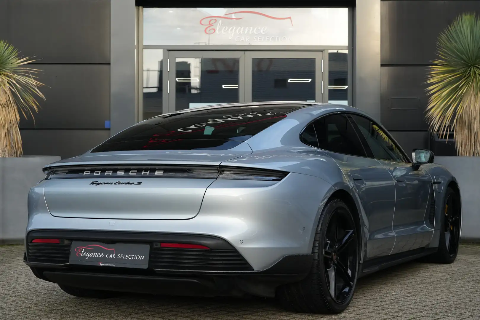 Porsche Taycan Turbo S 761pk Panoramadak/Burmester/SportChrono Grau - 2