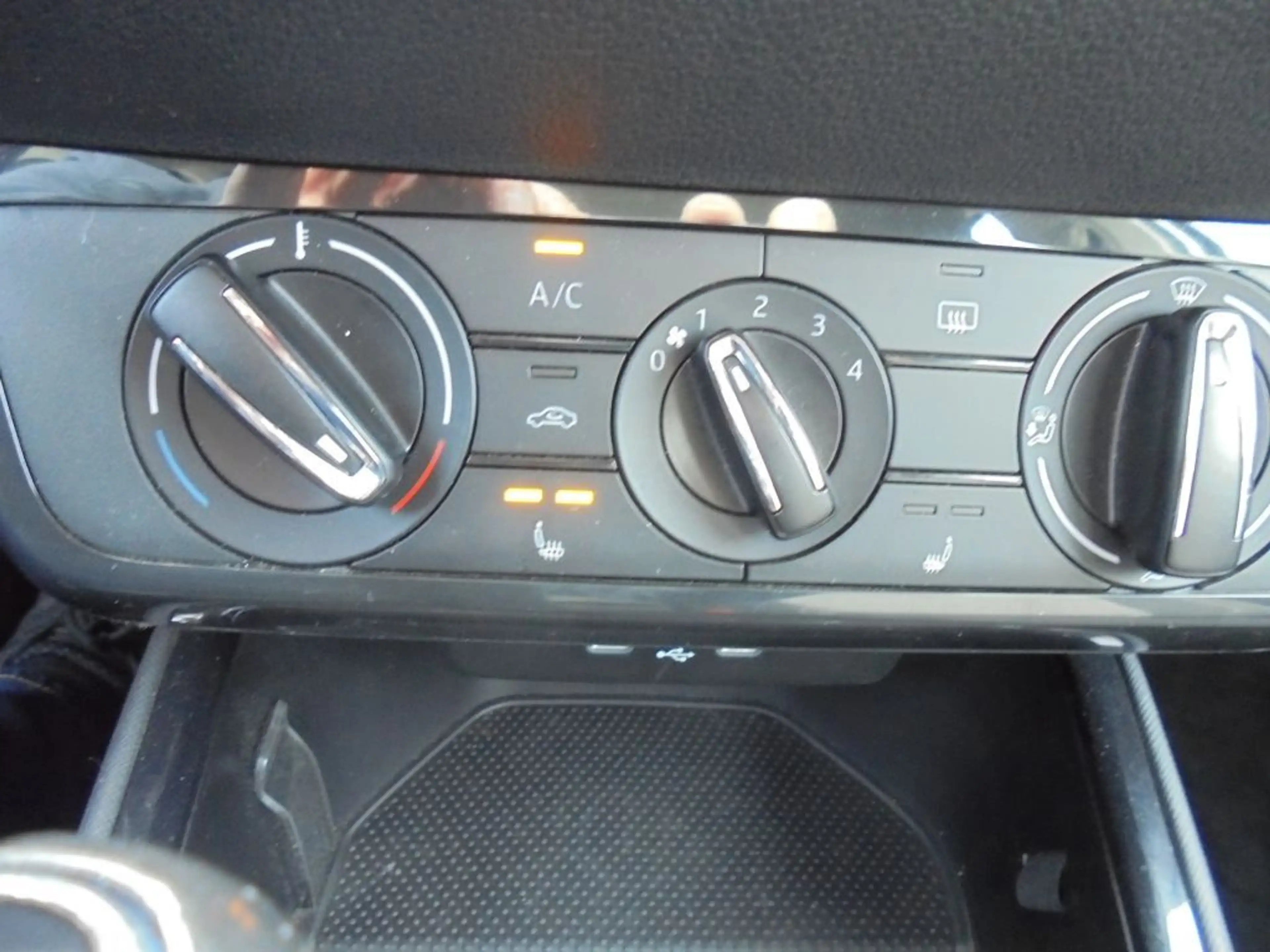 Skoda Fabia 1.0 MPI Ambition+PDC+Sitzheizung+Smartlink — photo 14