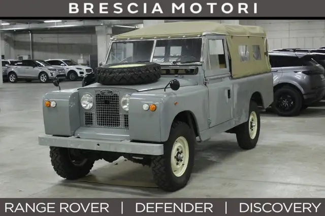 Land Rover Series IIA 109