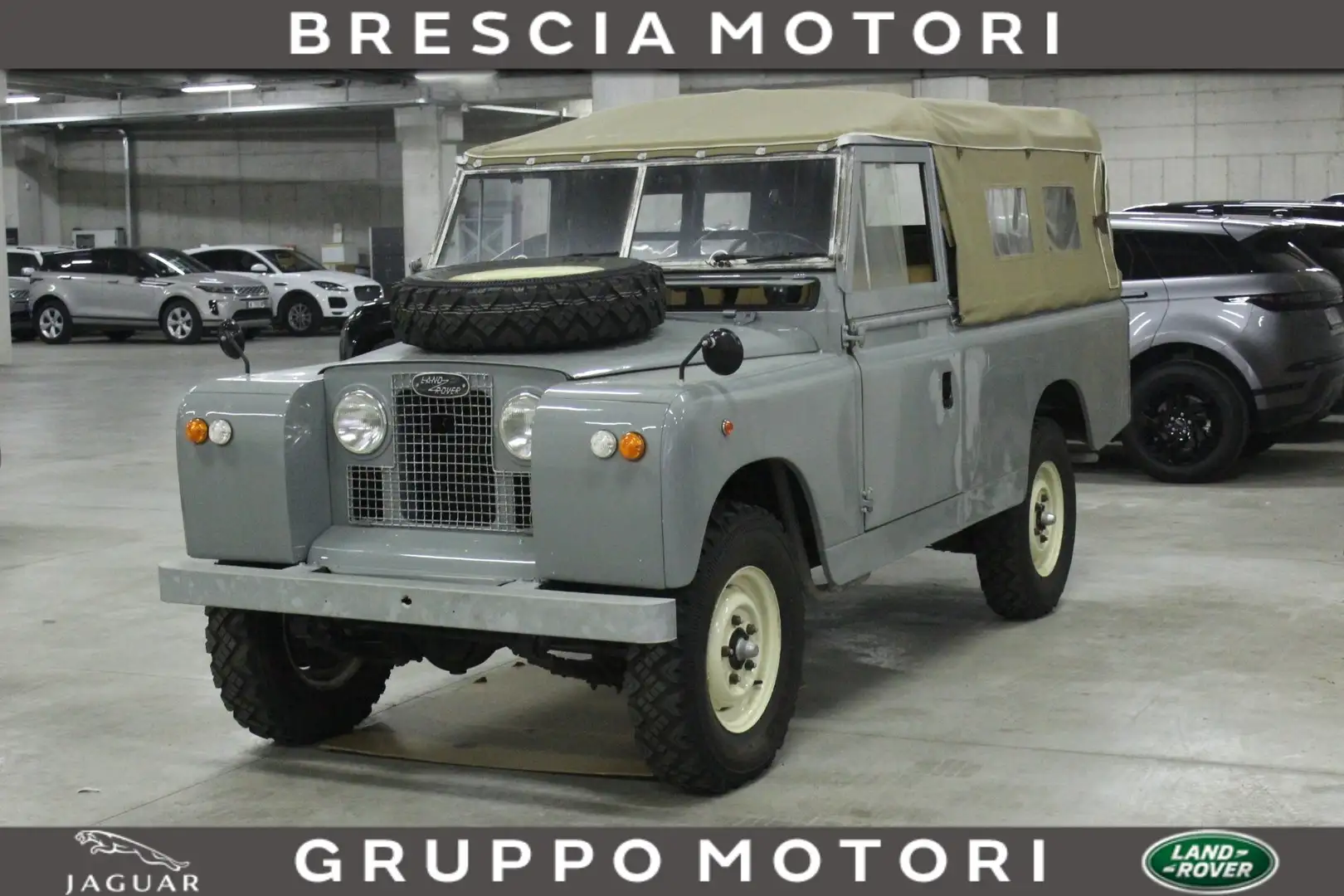 Land Rover Series IIA 109 Gris - 1