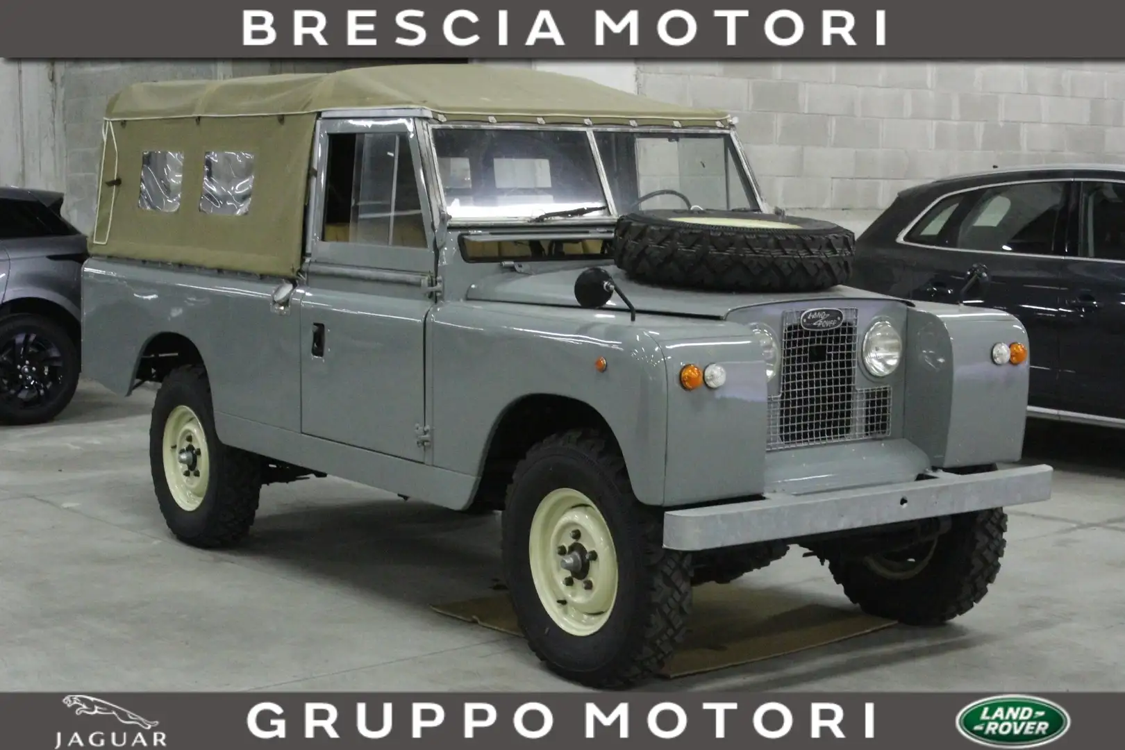 Land Rover Series IIA 109 Gris - 2