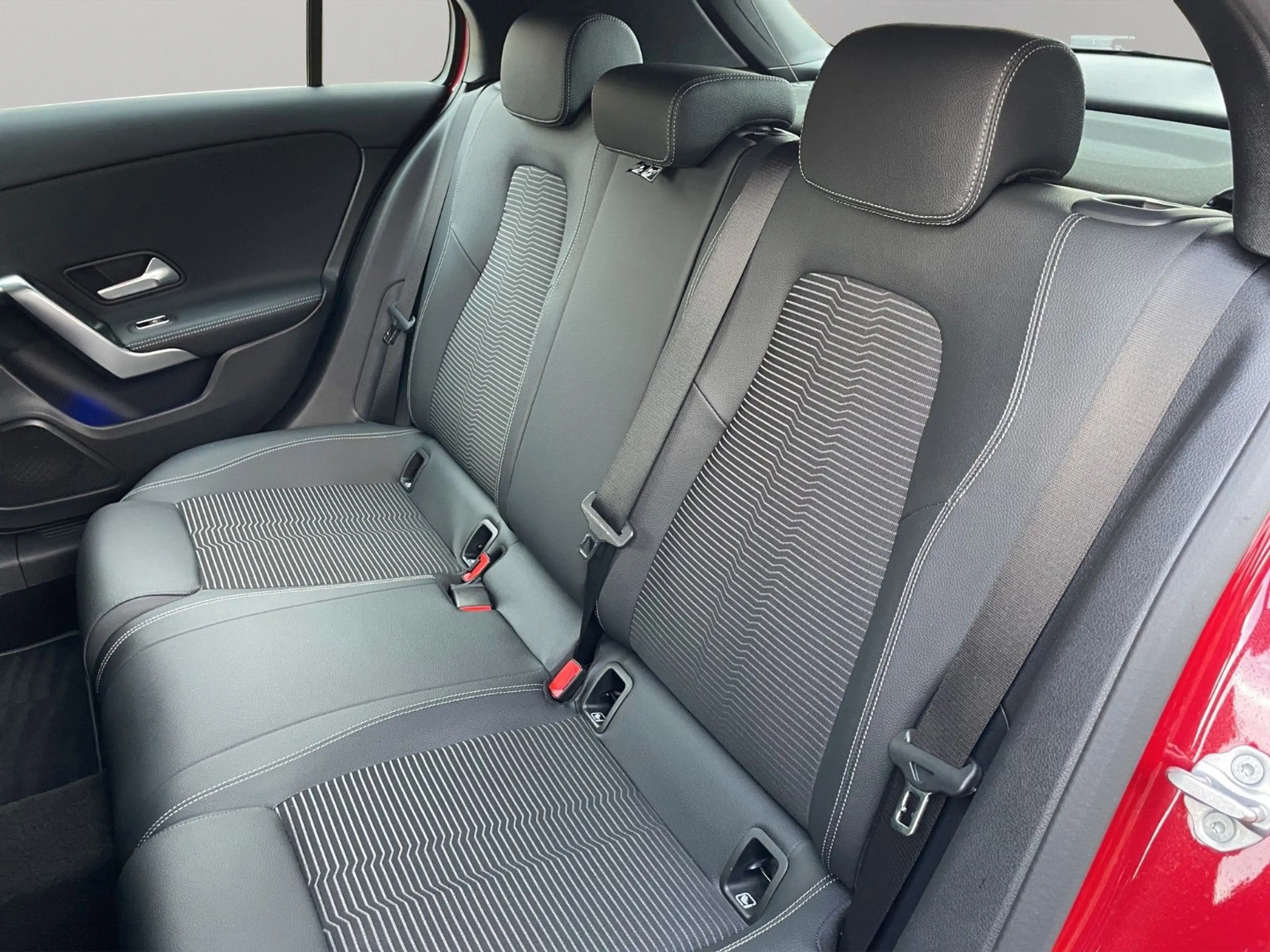 Mercedes-Benz A 220 Progressive 4 Matic SHZ NAV TEMP LED AMBIE — photo 8