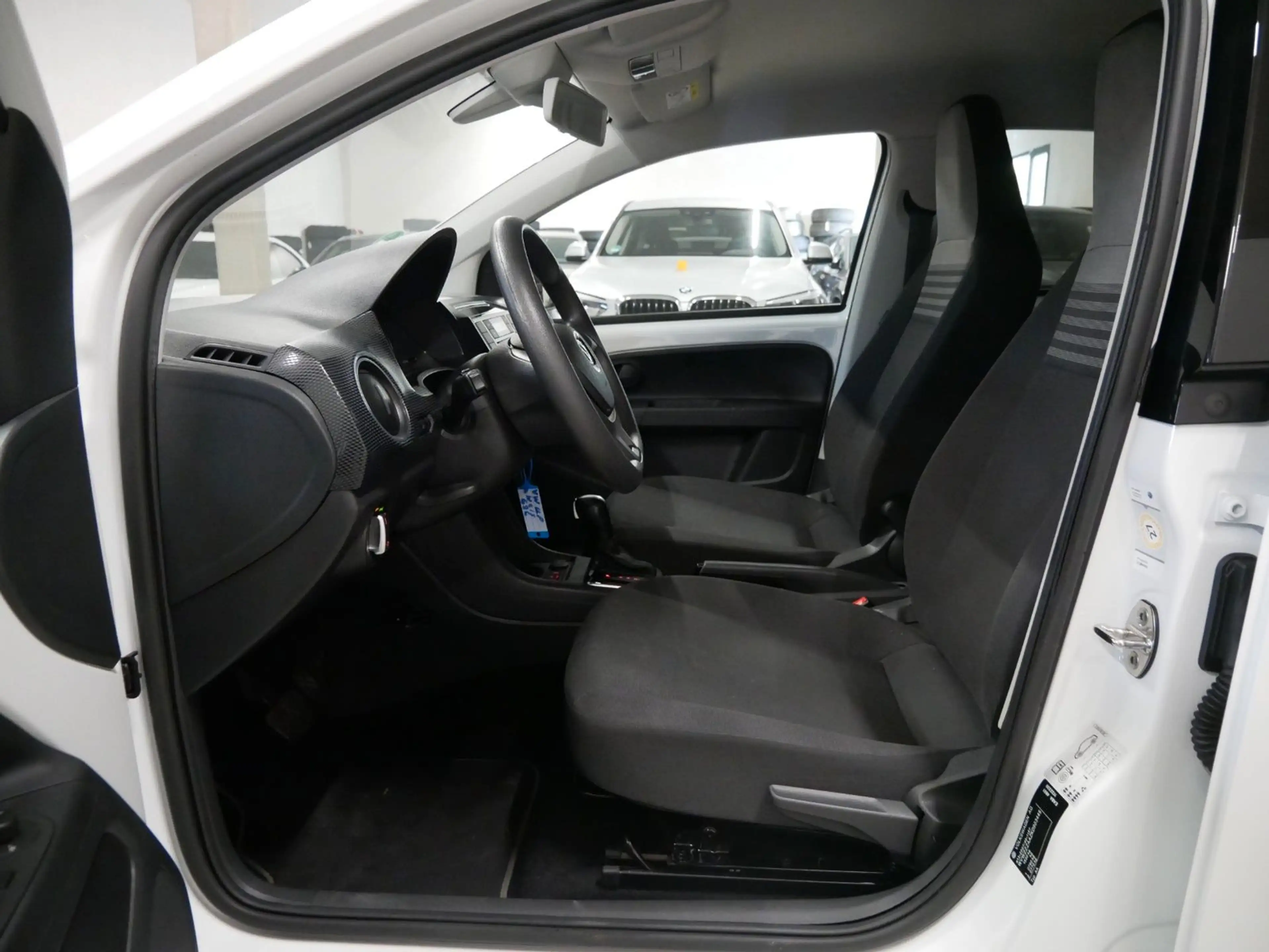 Volkswagen up! KAMERA SITZHEIZUNG BLUETOOTH PDC AUTOMATIK — photo 14