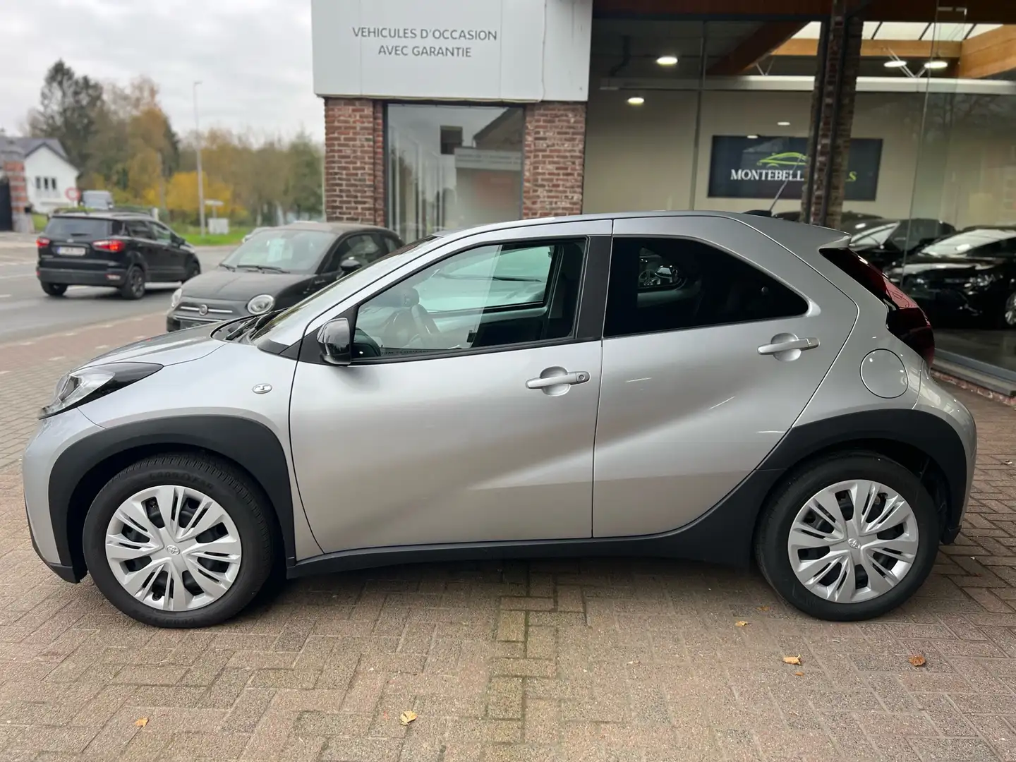 Toyota Aygo X X 1.0i VVT-i XPLAY ***8 ans de garantie*** Grijs - 1