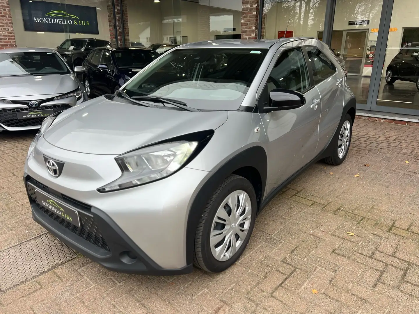 Toyota Aygo X X 1.0i VVT-i XPLAY ***8 ans de garantie*** Grijs - 2