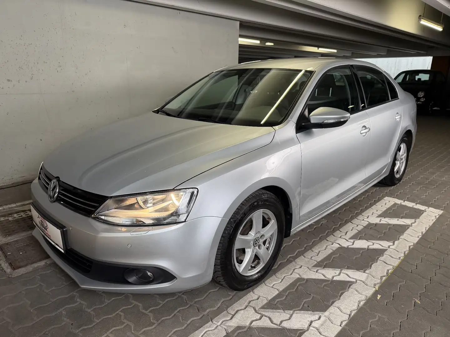 Volkswagen Jetta Comfortline 1.6 TDI BMT Silber - 1