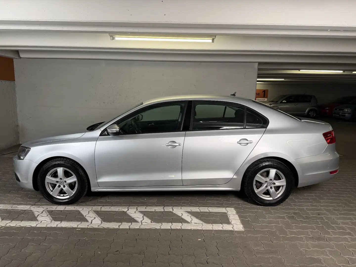 Volkswagen Jetta Comfortline 1.6 TDI BMT Silber - 2