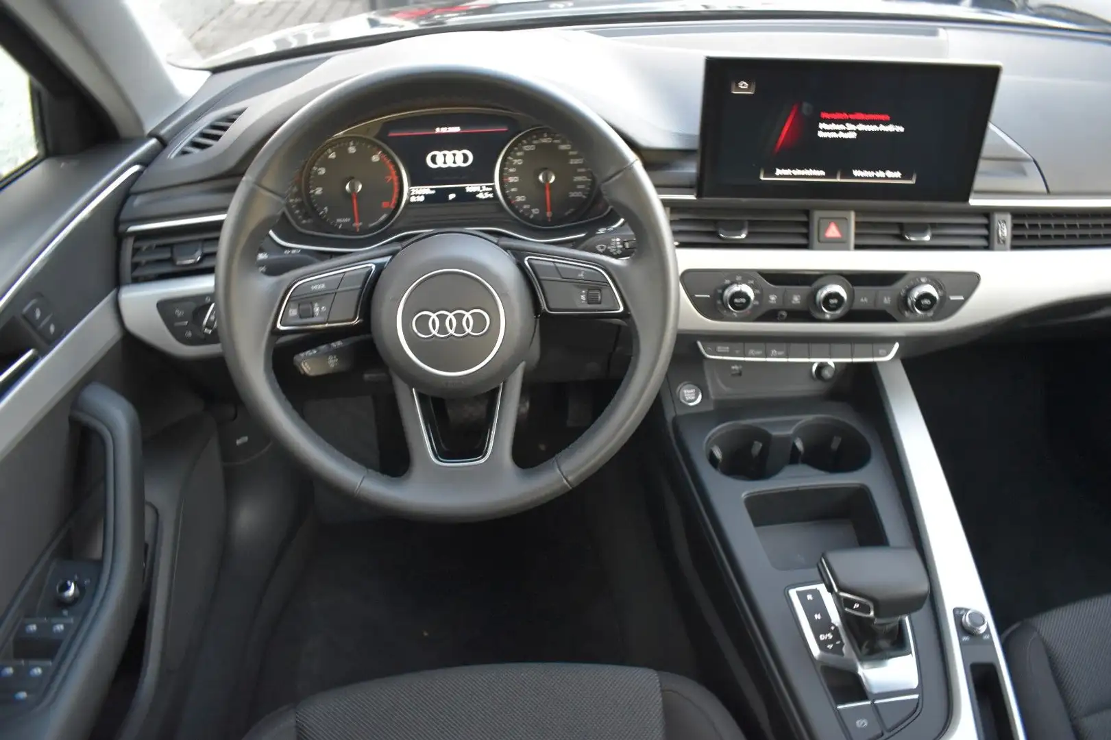 Audi A4 Lim. 40 TFSI*LED-Scheinwerfer*NAVI*SHZ*PDC* Schwarz - 2