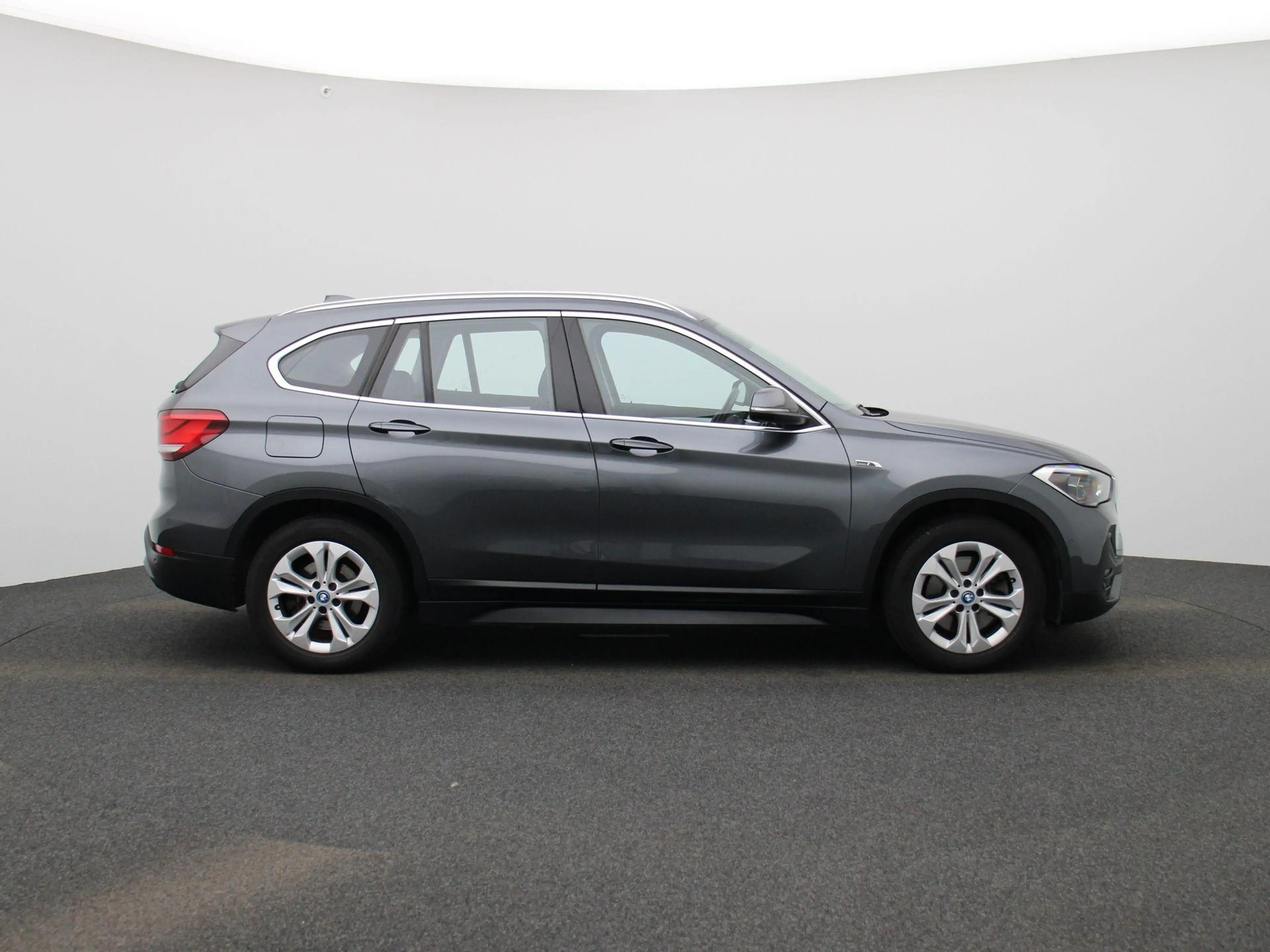 BMW X1 xDrive25e (162 kW) Camera | PDC V+A | HUD | Cruise — photo 7