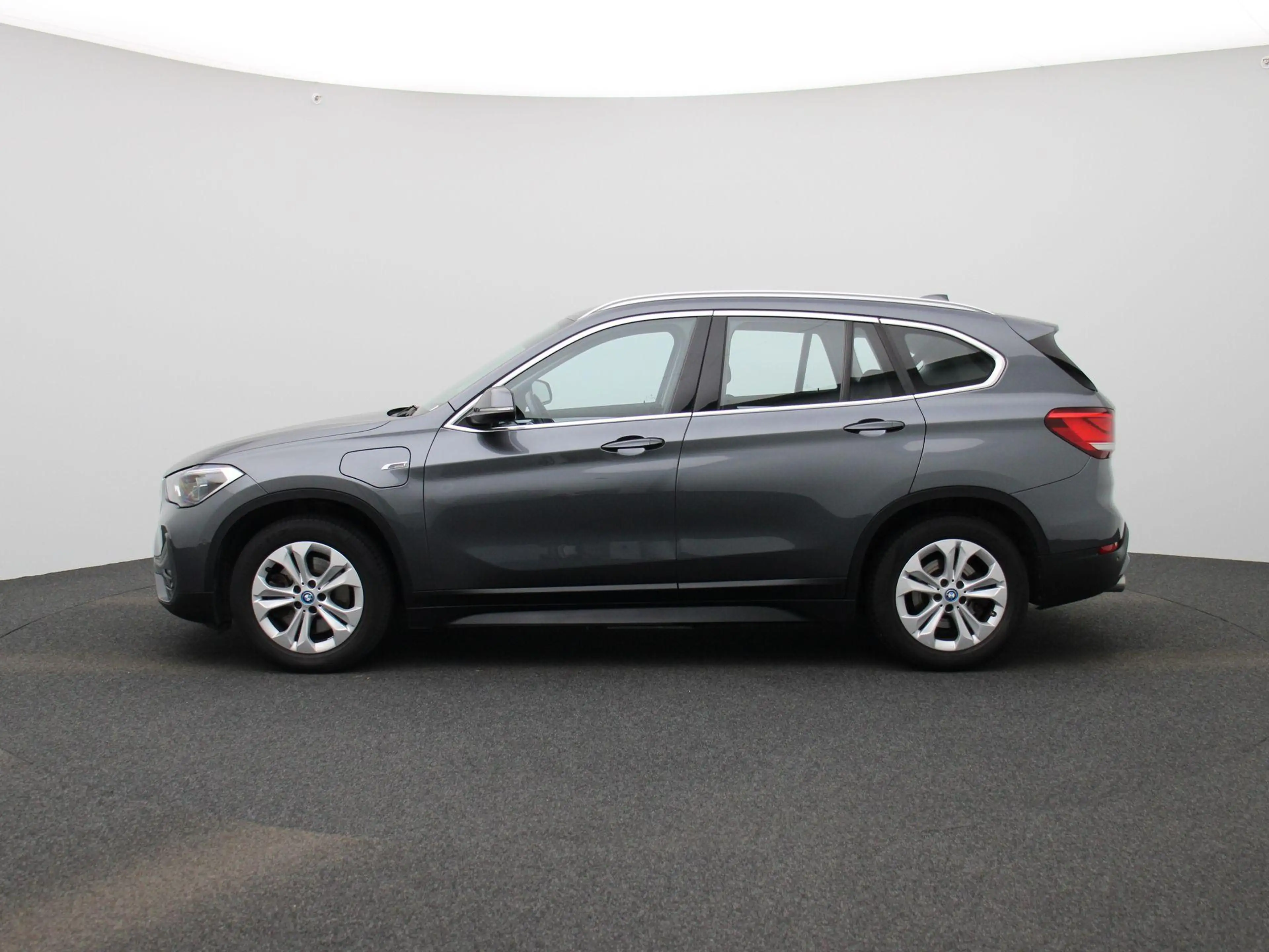 BMW X1 xDrive25e (162 kW) Camera | PDC V+A | HUD | Cruise — photo 5