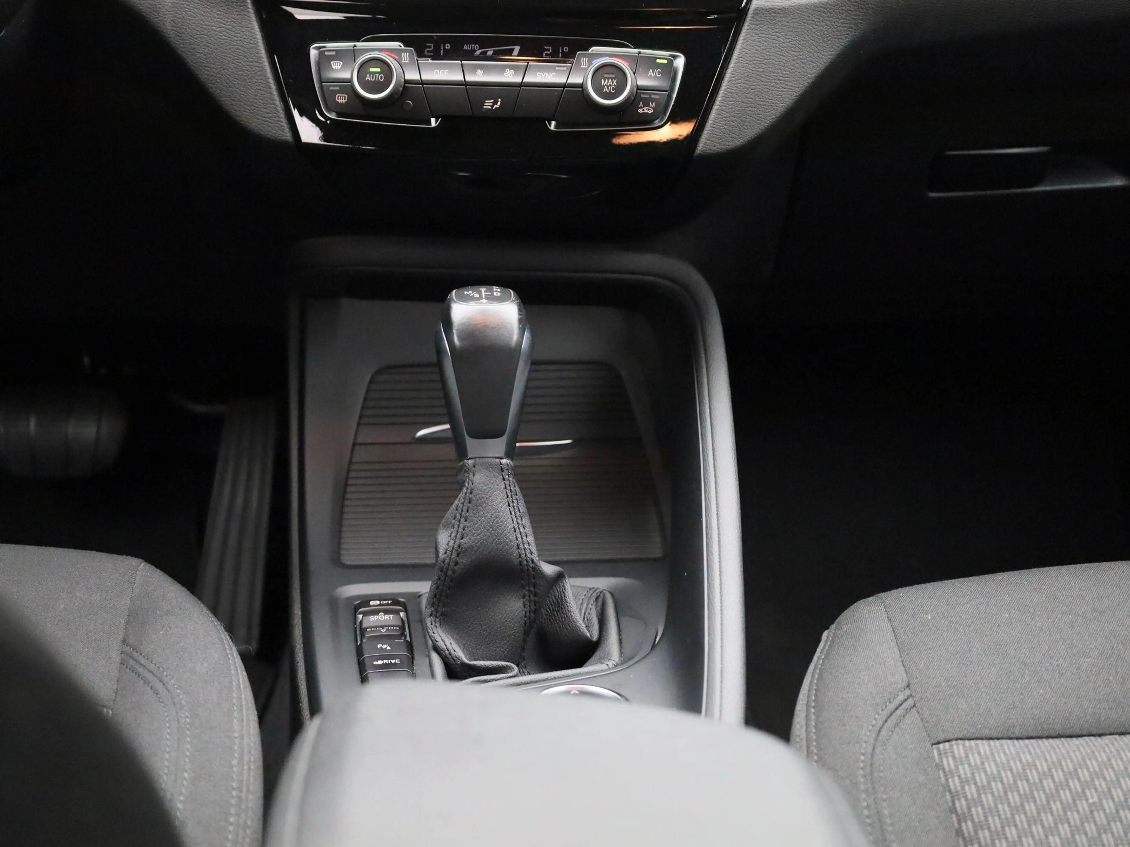 BMW X1 xDrive25e (162 kW) Camera | PDC V+A | HUD | Cruise — photo 12