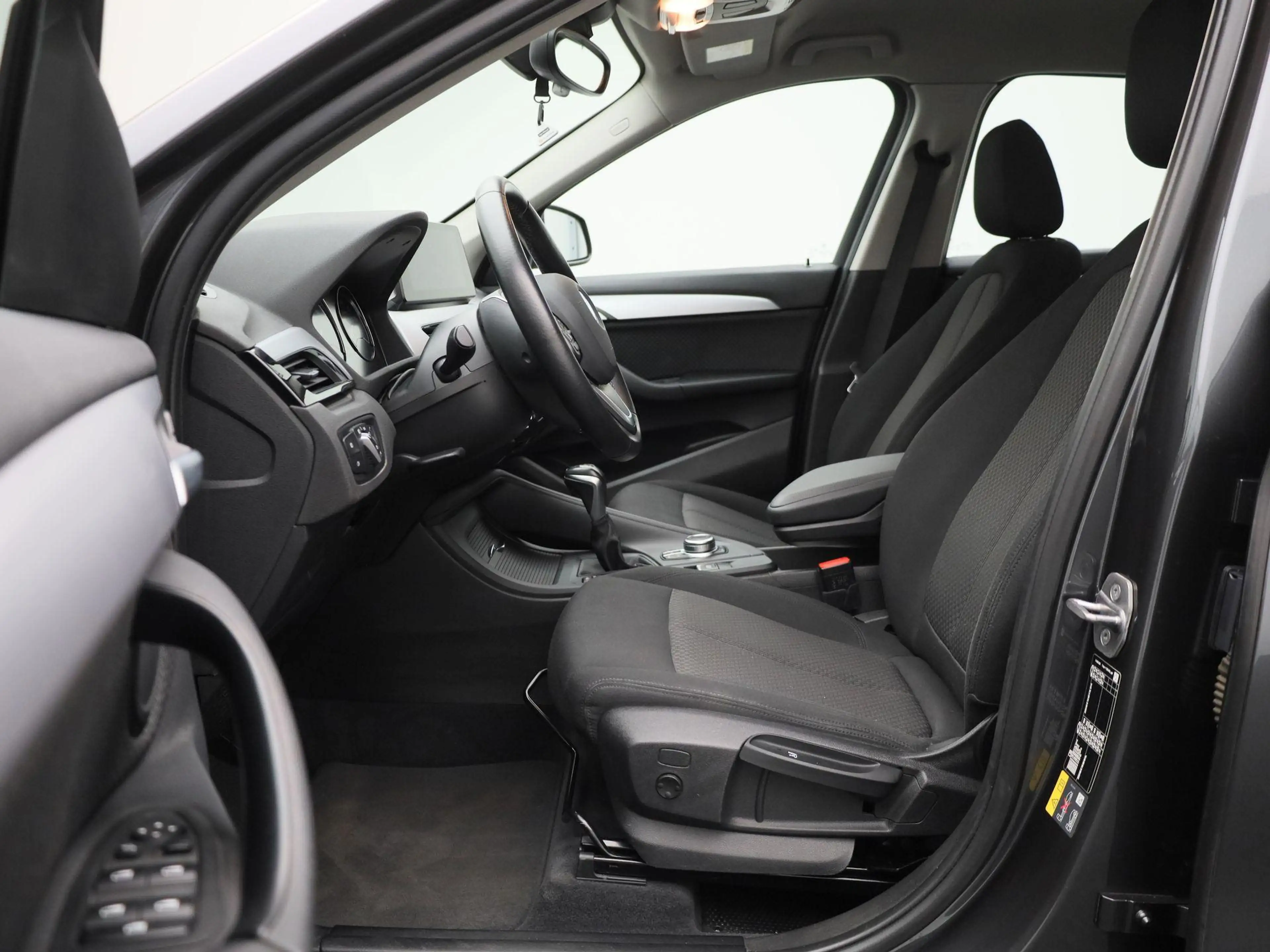 BMW X1 xDrive25e (162 kW) Camera | PDC V+A | HUD | Cruise — photo 13