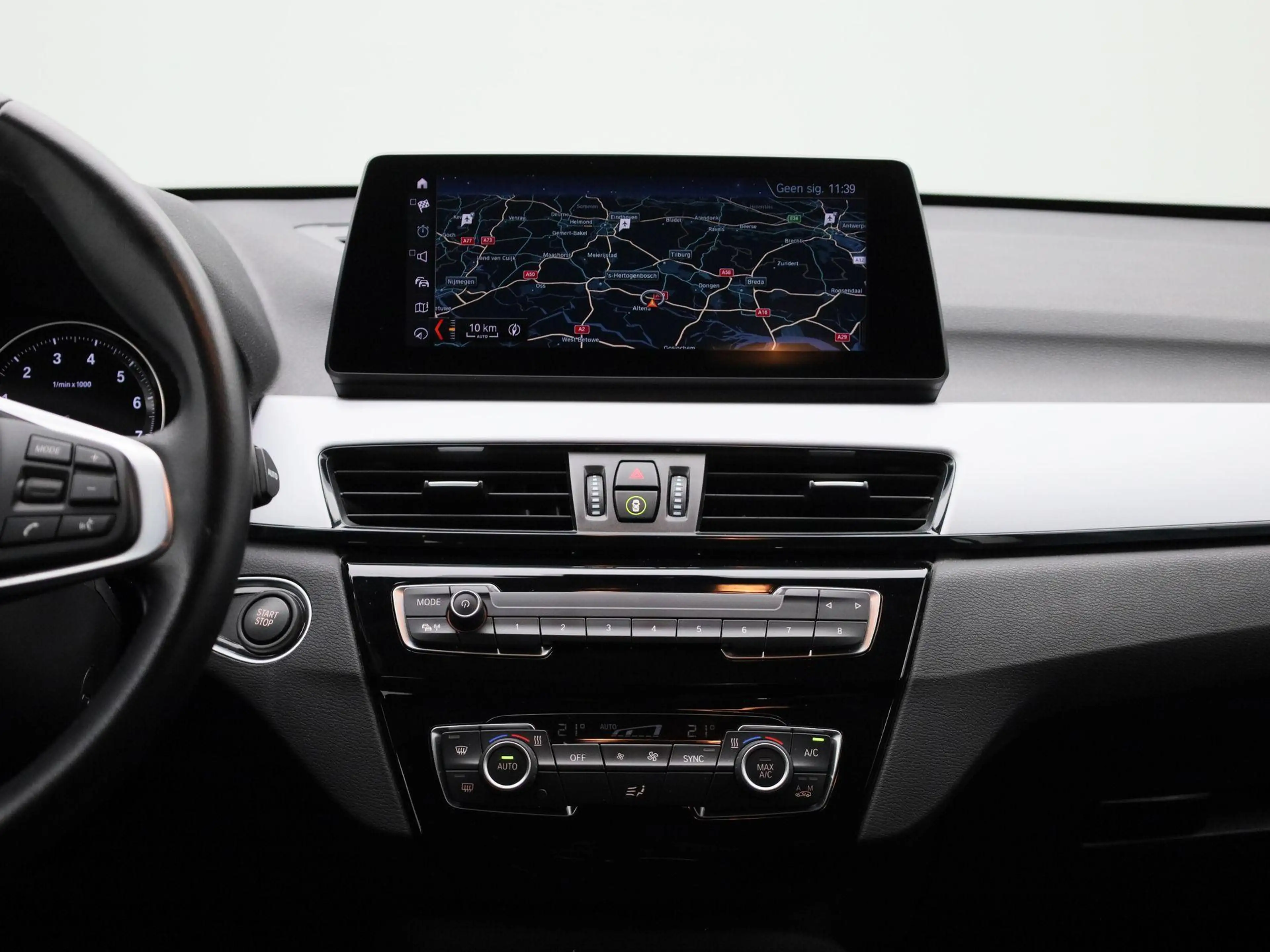 BMW X1 xDrive25e (162 kW) Camera | PDC V+A | HUD | Cruise — photo 11