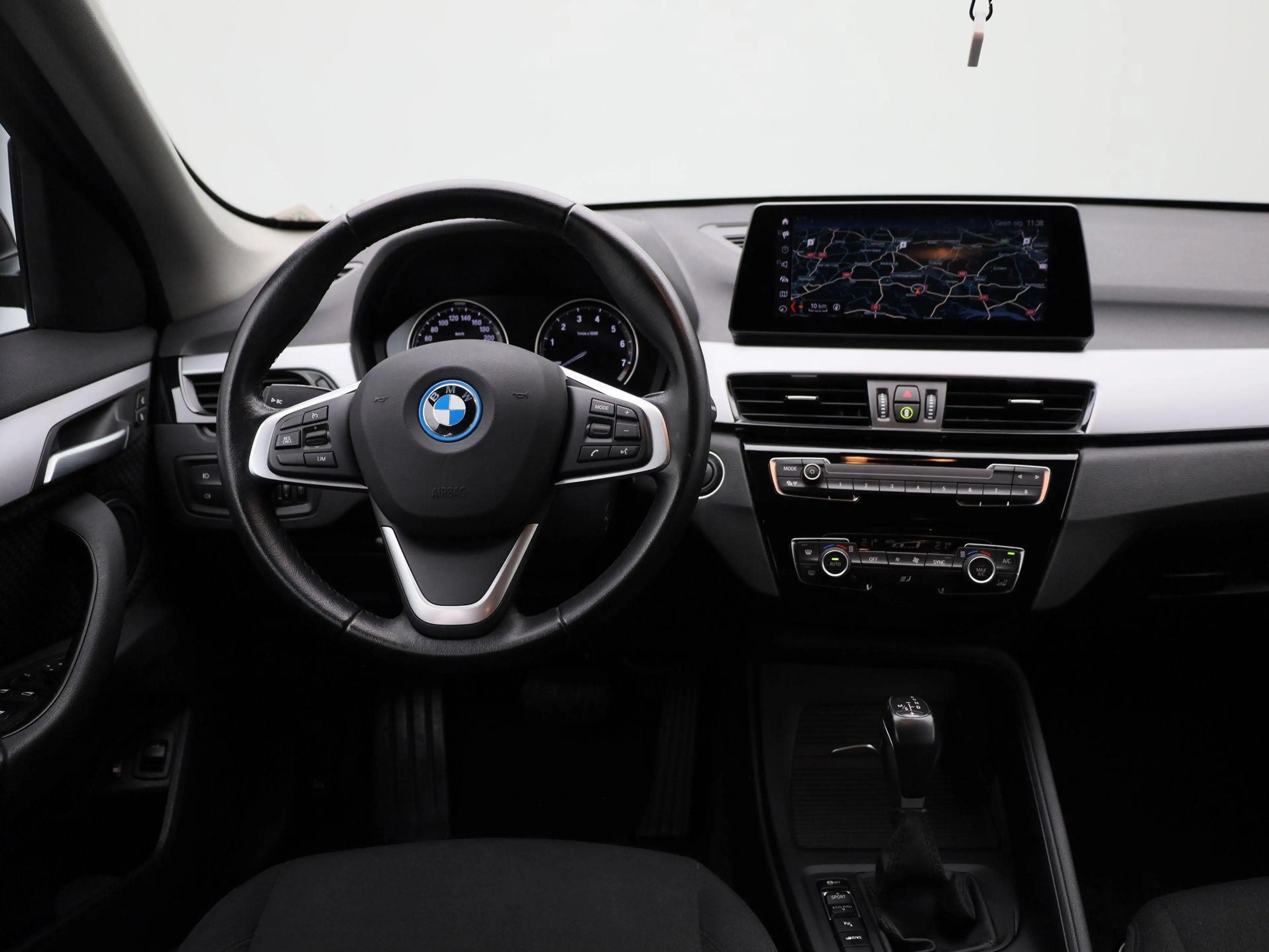 BMW X1 xDrive25e (162 kW) Camera | PDC V+A | HUD | Cruise — photo 9