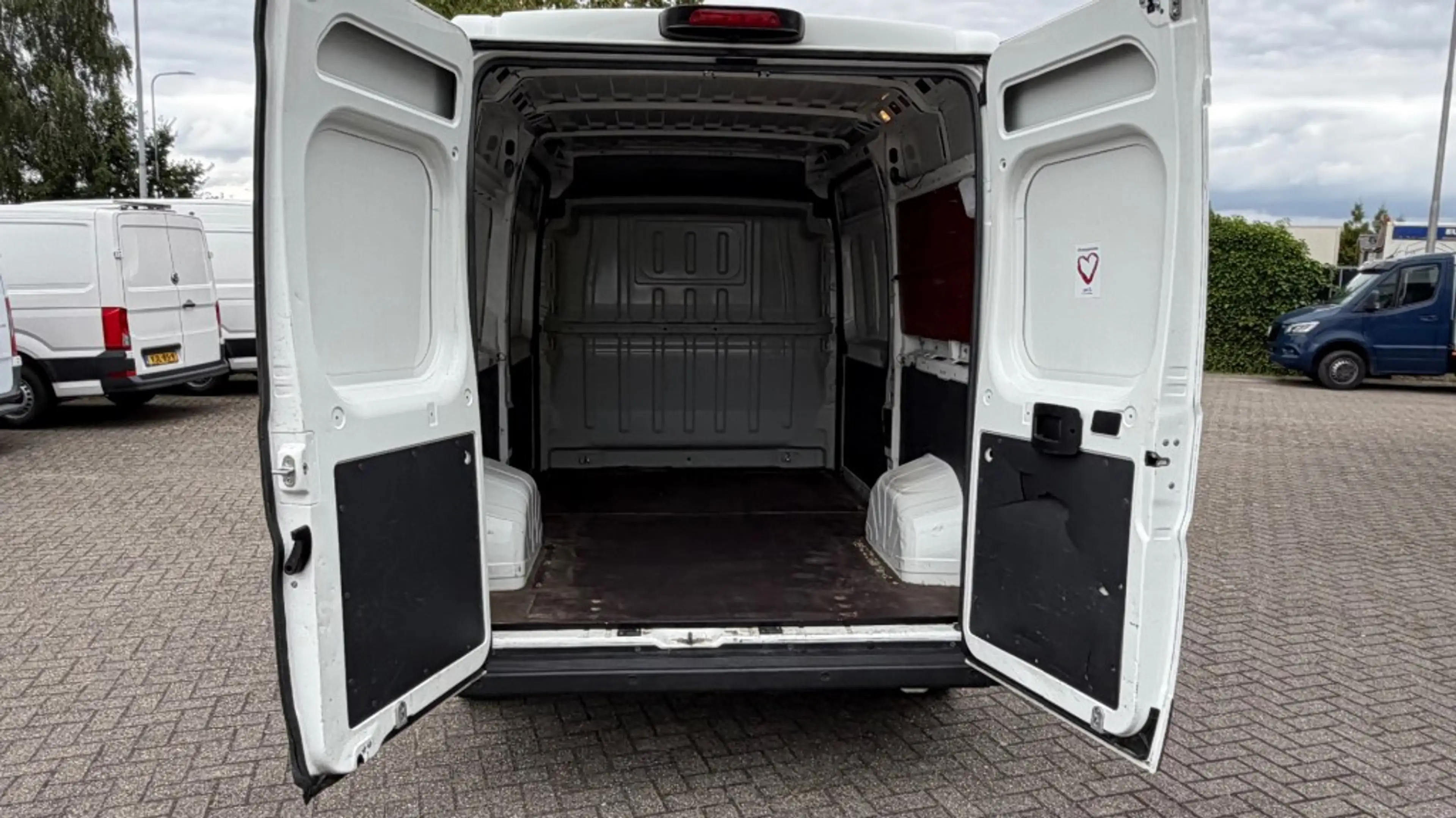 Peugeot Boxer 2.2 HDI 88KW 120PK L2H2 EURO 6 AIRCO/ CRUISE CONTR — photo 11