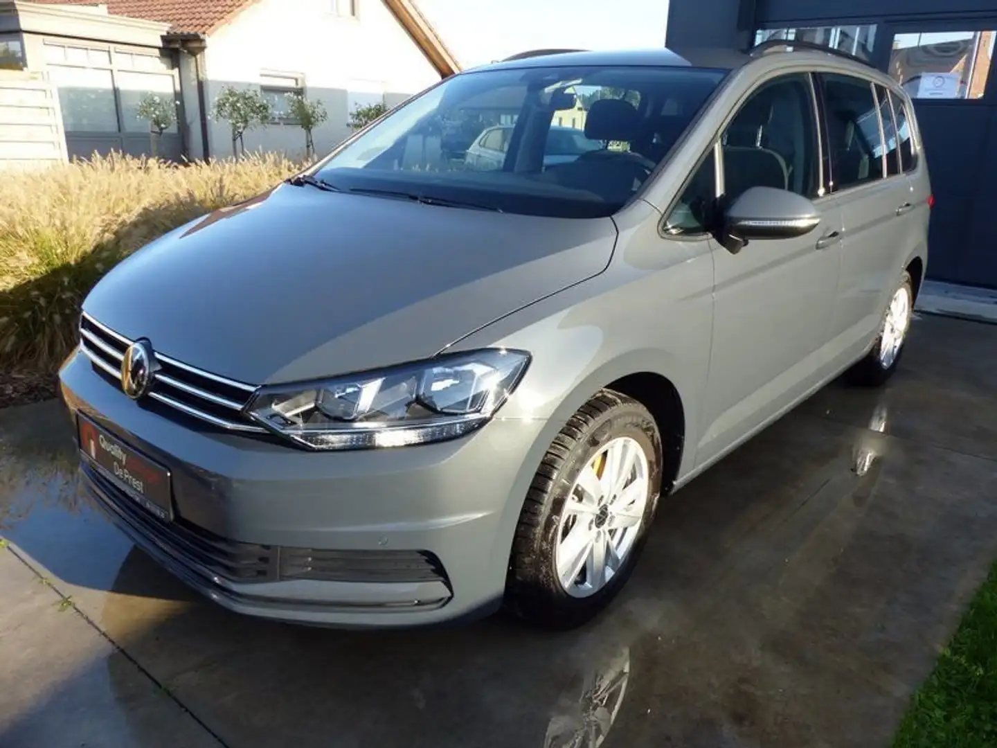 Volkswagen Touran 1.5 TSI 7-zit Gris - 1