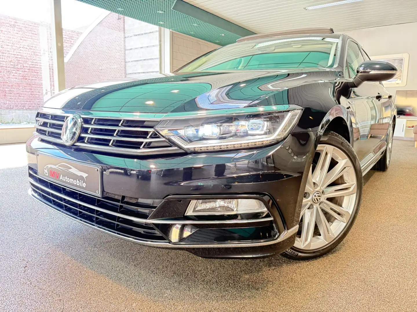 Volkswagen Passat 1.4TSI R-line * Toit Pano * LED * Semi Cuir * Navi Noir - 1