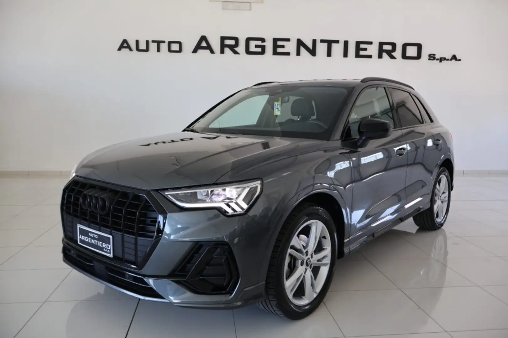 Audi Q3 35 TDI S tronic S line edition identity black siva - 1