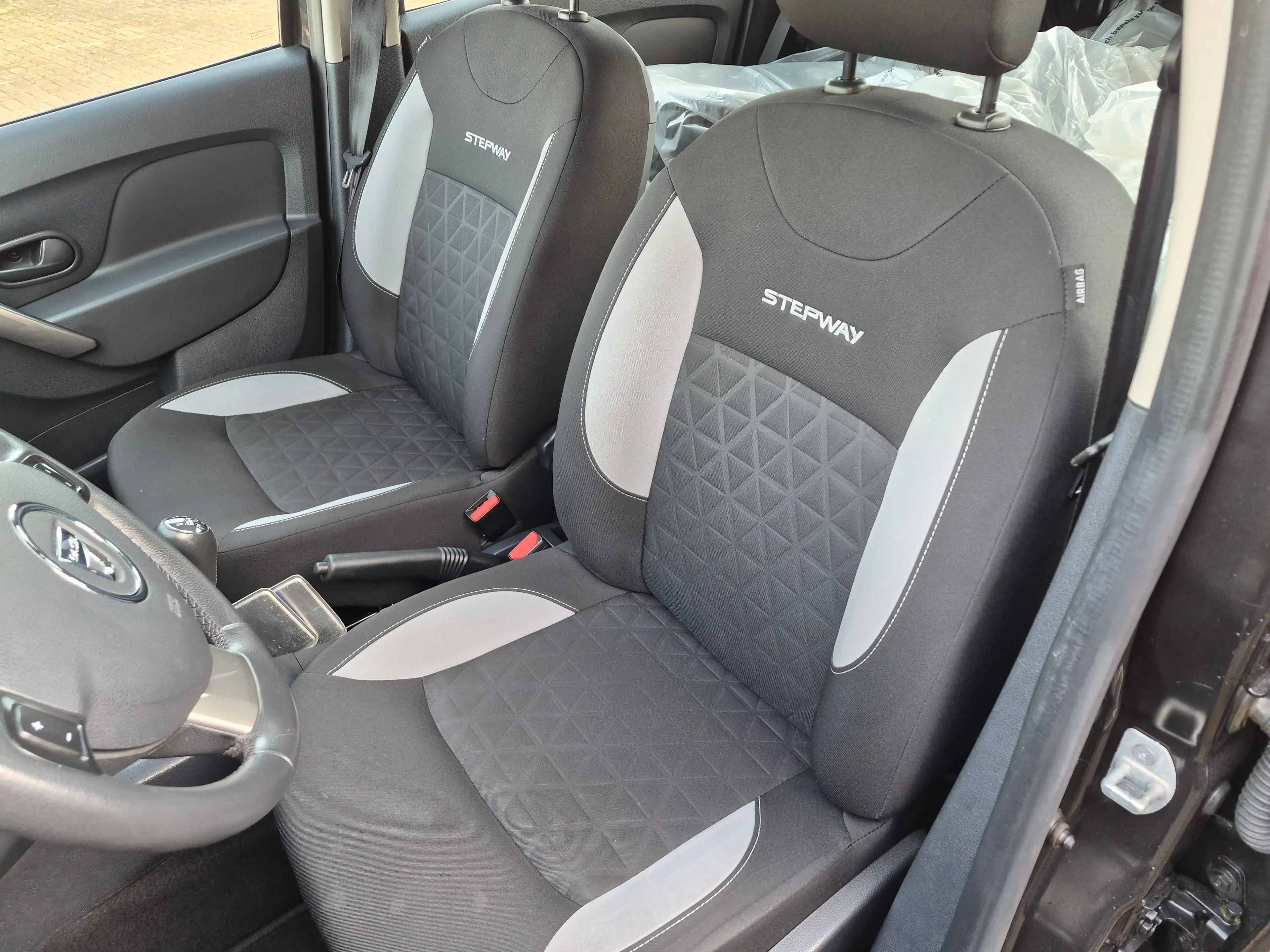 Dacia Sandero Sandero Stepway dCi 90 S — photo 4