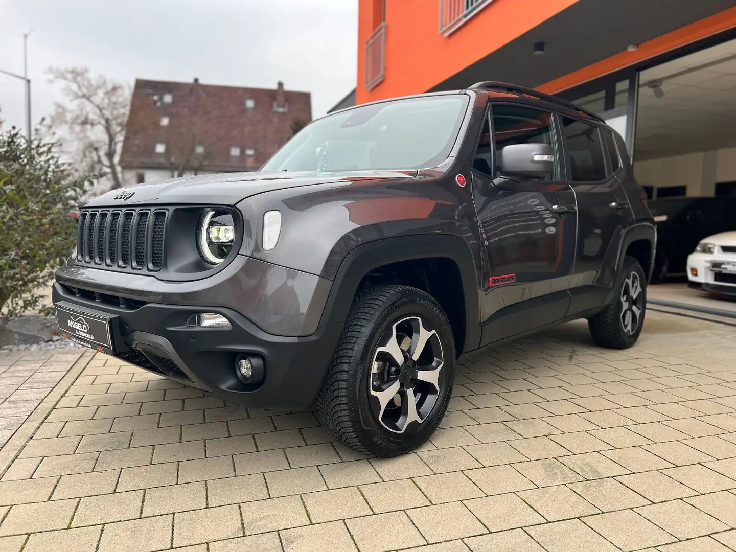 Jeep Renegade 2,0 Multijet Trailhawk 4WD*Pano*LED* Grau - 1