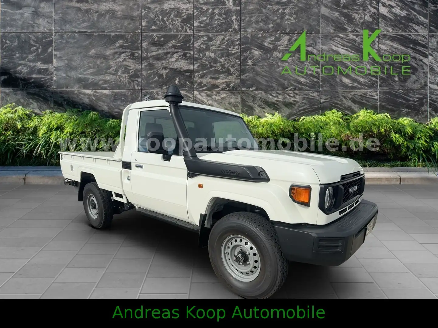 Toyota Land Cruiser GDJ 79 SC 2,8-Diesel Aut. E SOFORT Weiß - 2