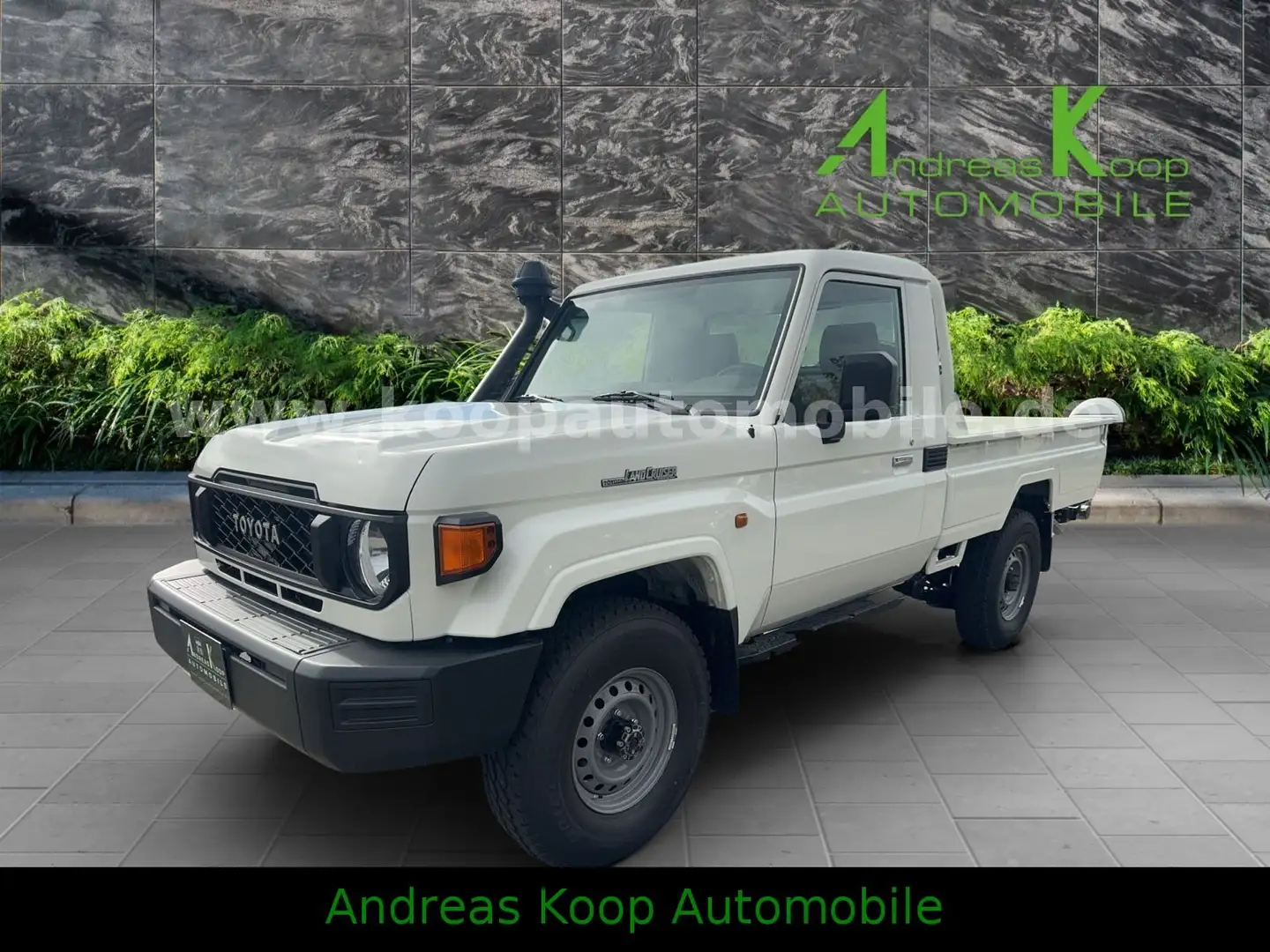 Toyota Land Cruiser GDJ 79 SC 2,8-Diesel Aut. E SOFORT Weiß - 1