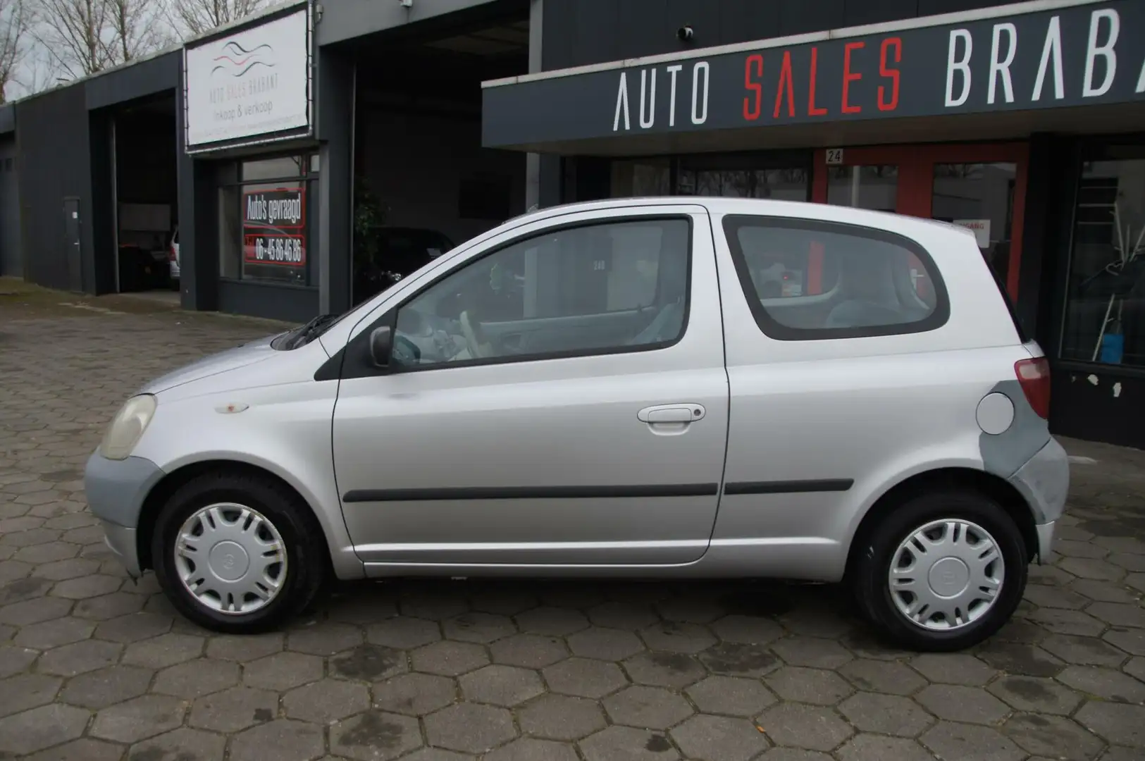 Toyota Yaris 1.0-16V VVT-i Terra Gris - 2