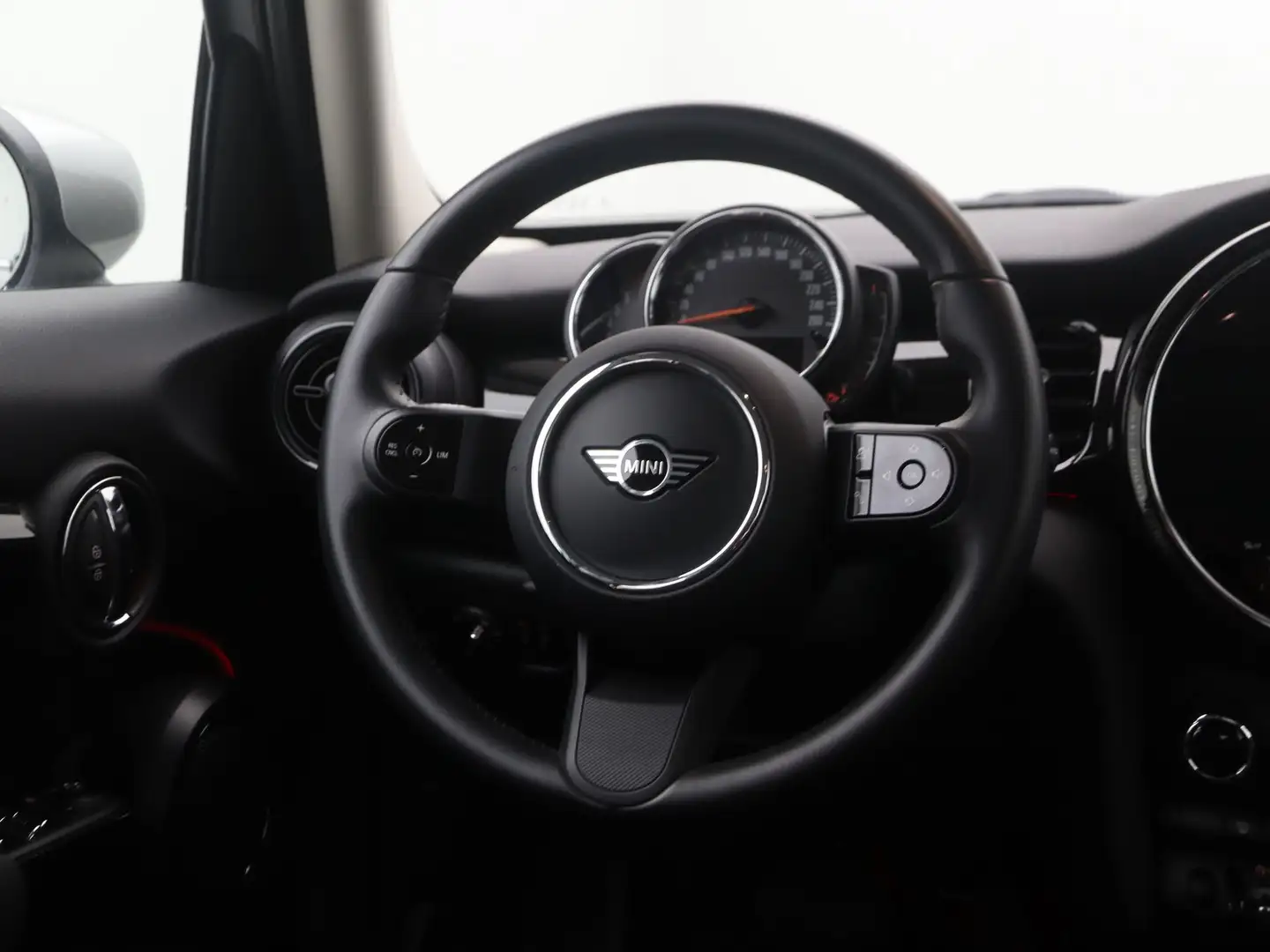 MINI Cooper 5-deurs Classic Aut. Gris - 2