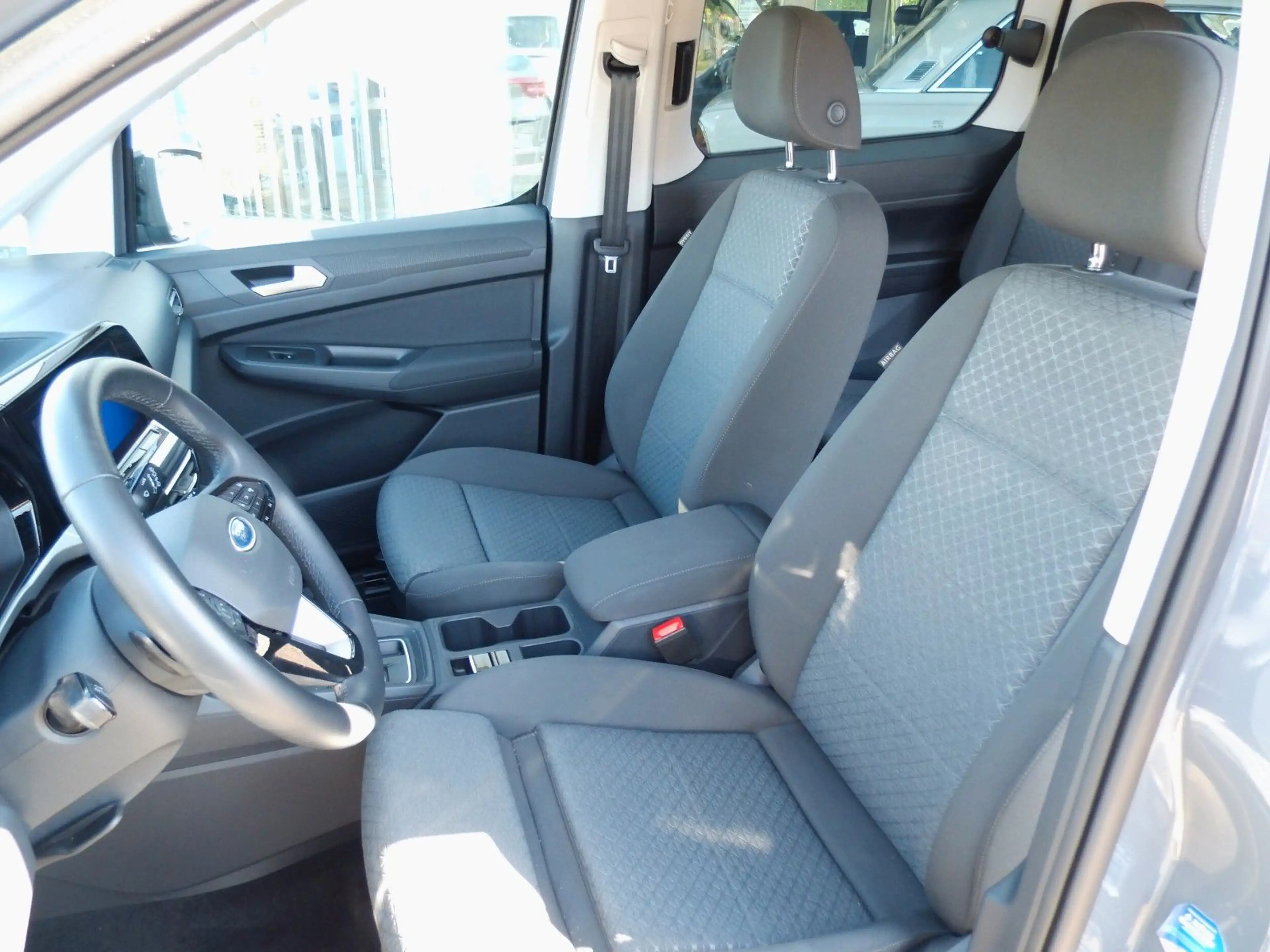 Ford Grand Tourneo Connect PHEV Titanium — photo 5