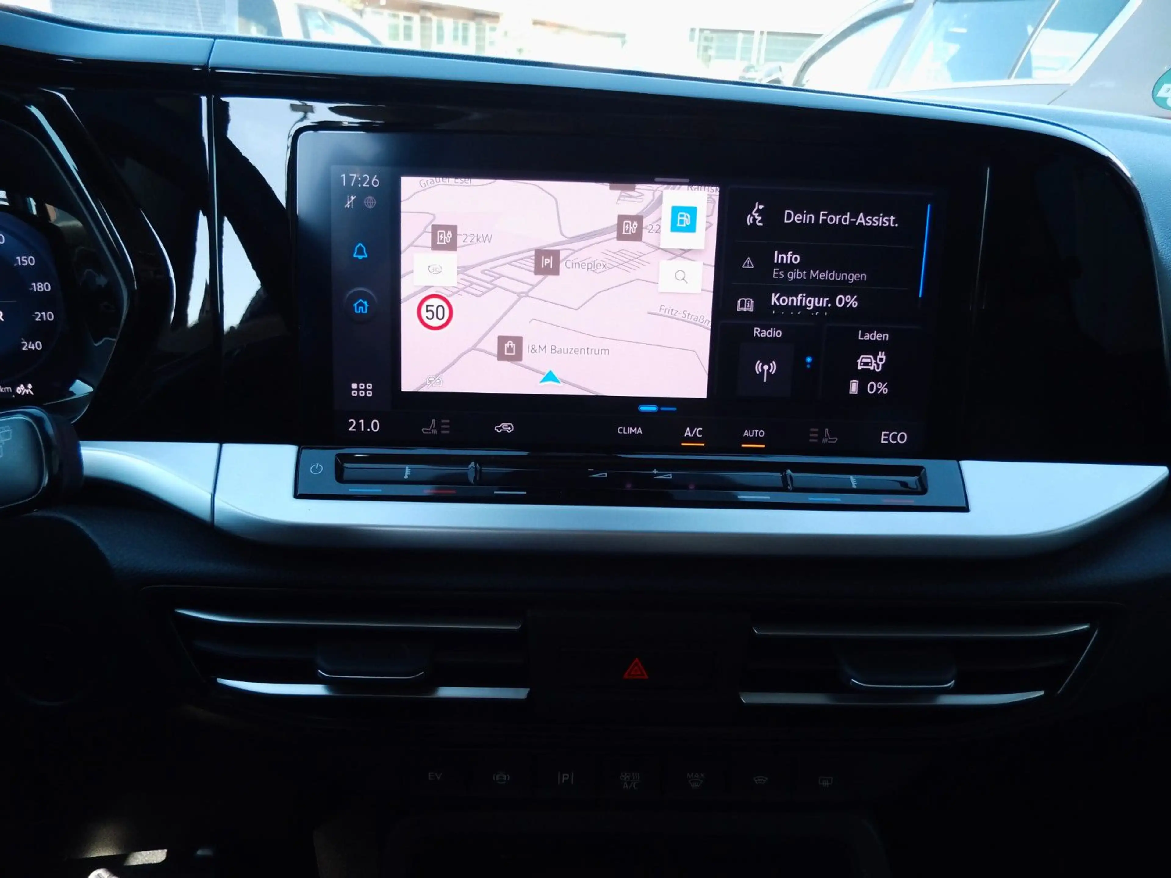 Ford Grand Tourneo Connect PHEV Titanium — photo 10